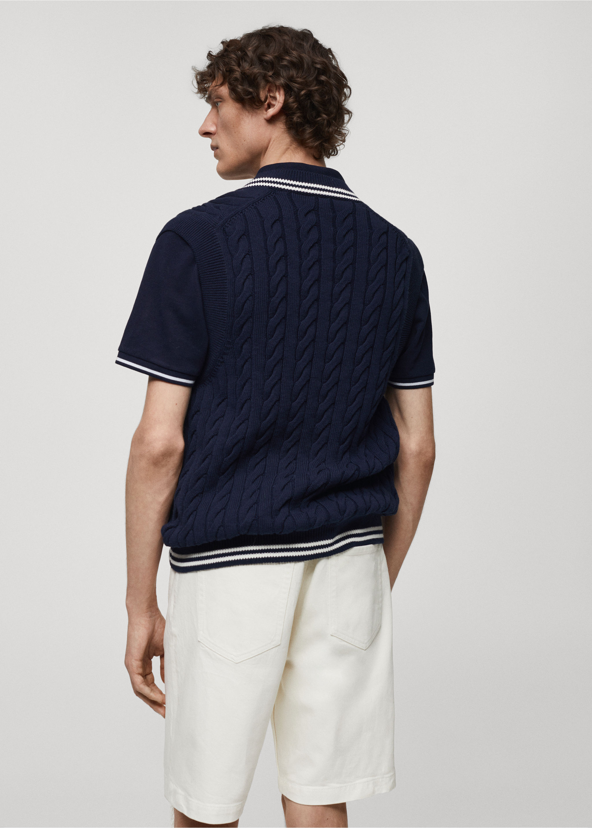 Braided-knit gilet - Reverse of the article