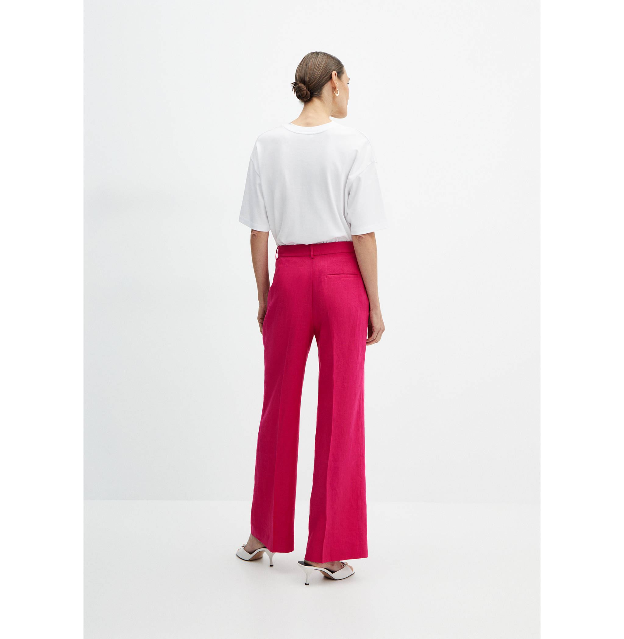 100% linen trousers with pleats - Reverse of the article