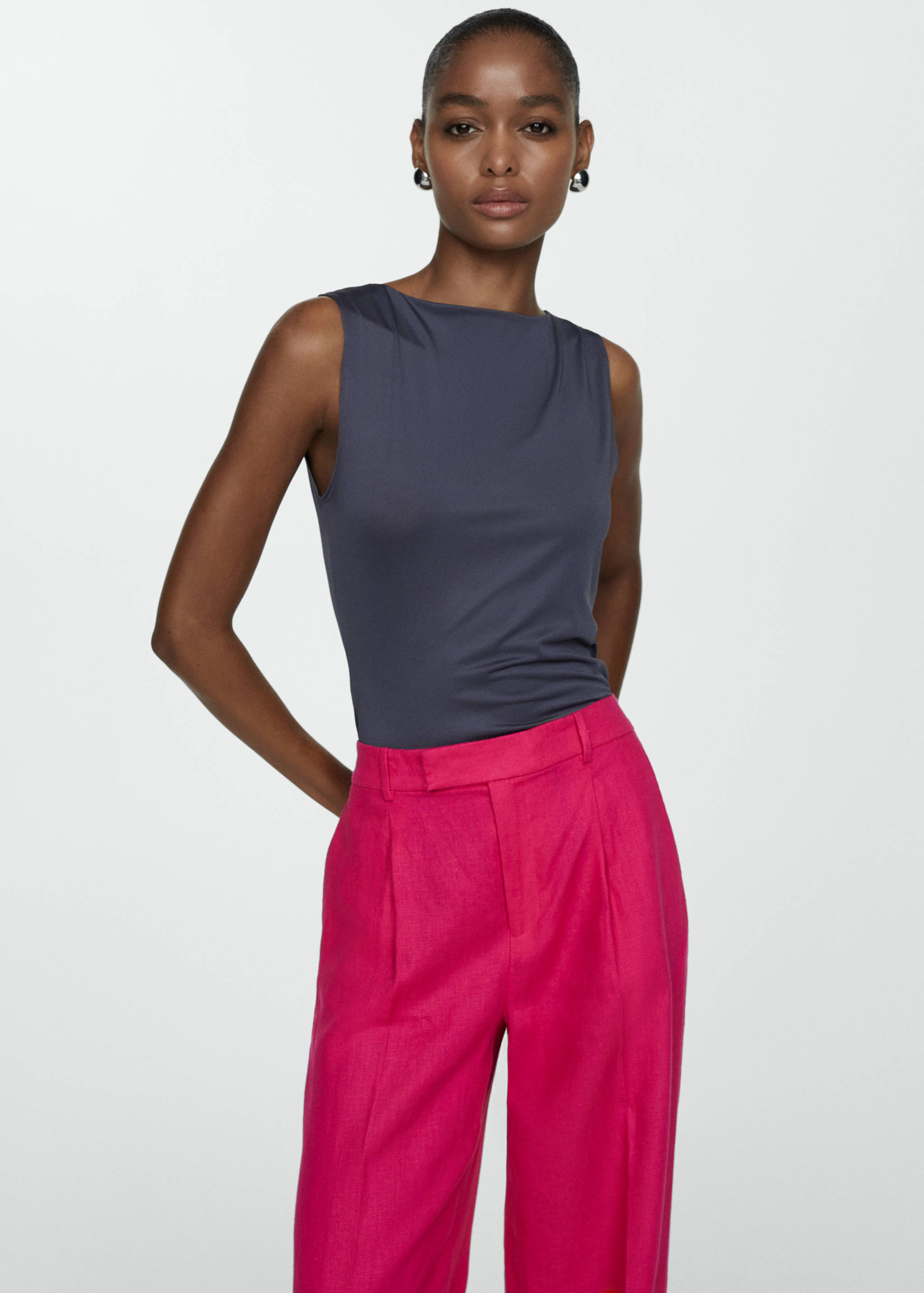 100% linen trousers with pleats - Details of the article 1