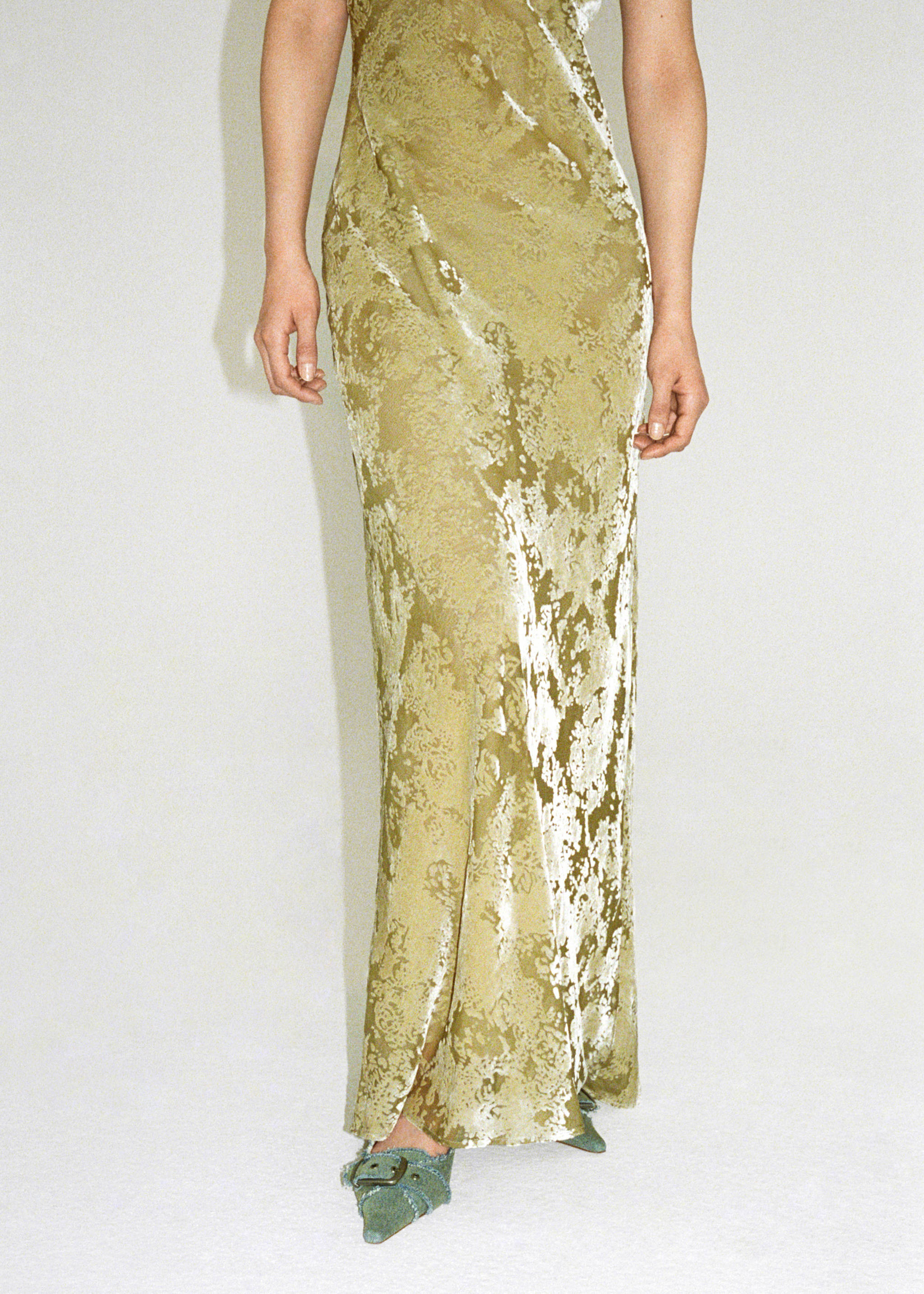 Dlouhé šaty se sametovými detaily - Detail zboží 6