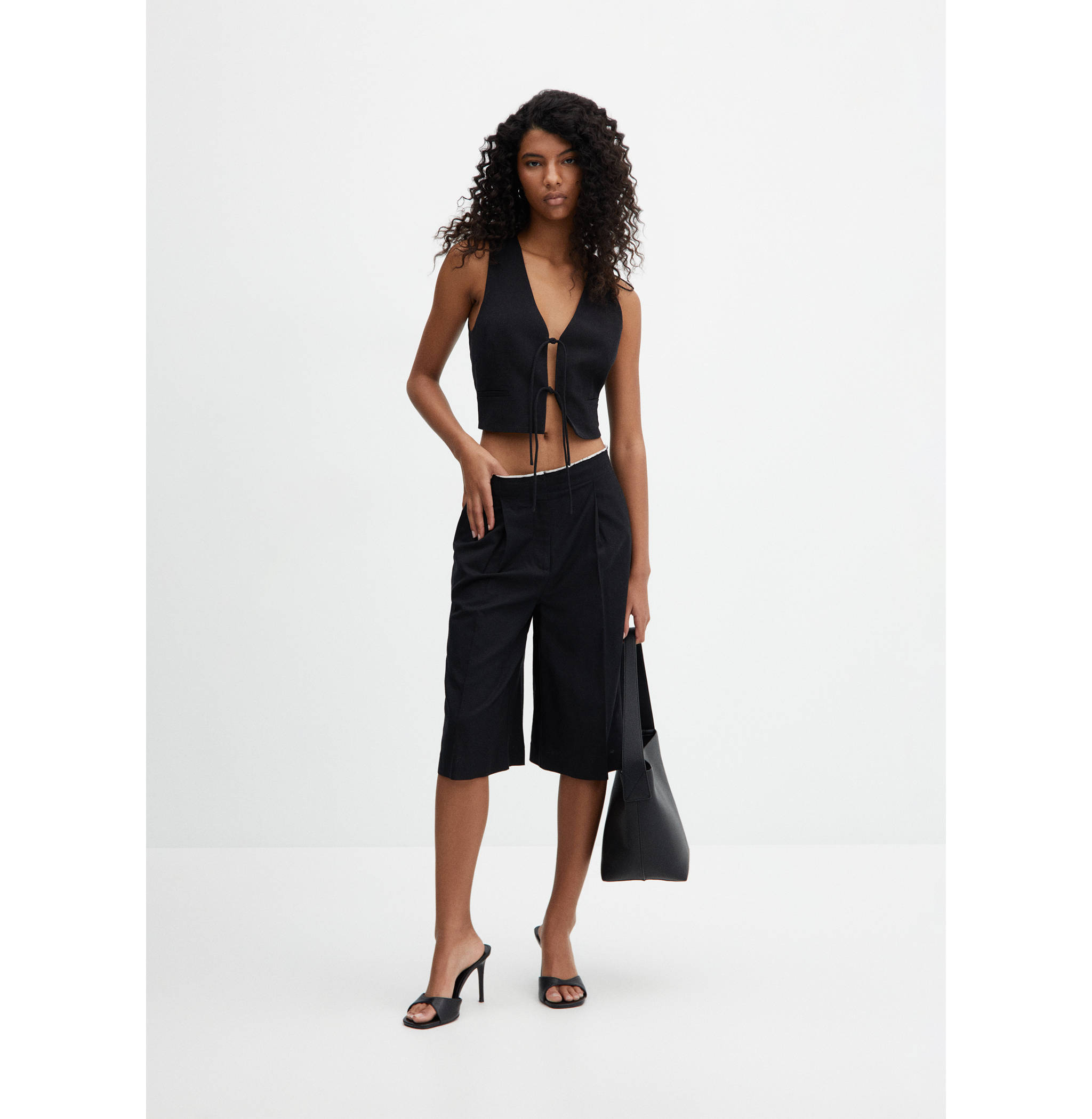 Bermuda shorts with contrast trim - General plane