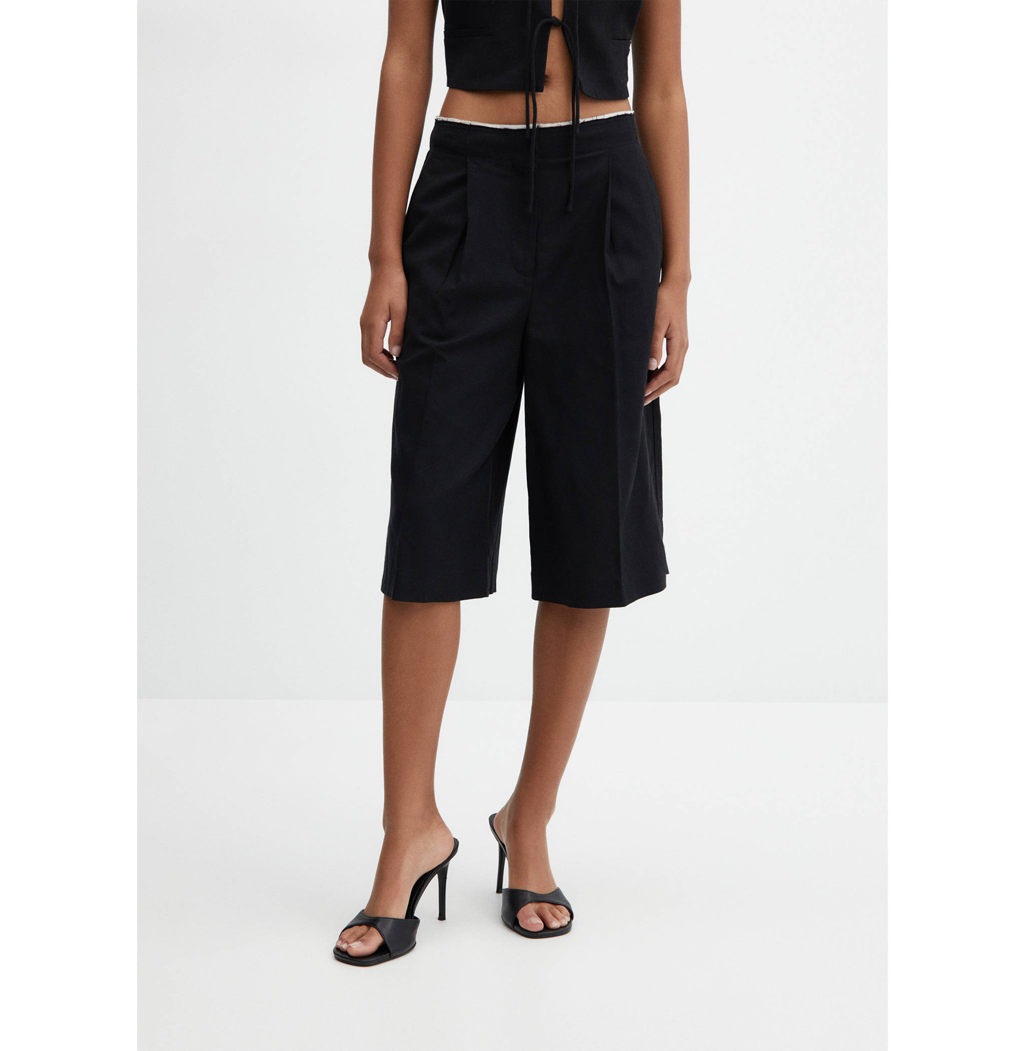 Bermuda shorts with contrast trim - Medium plane