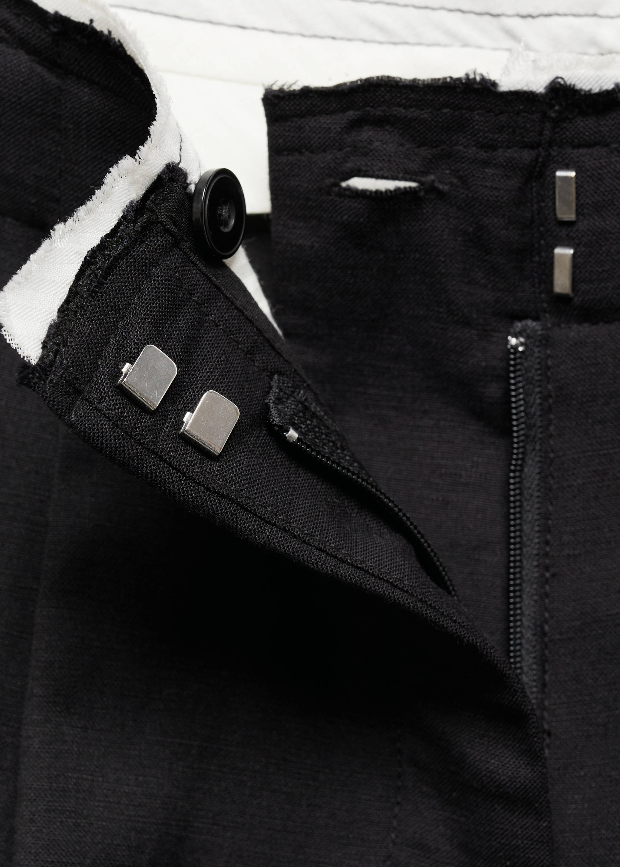 Bermuda shorts with contrast trim - Details of the article 8
