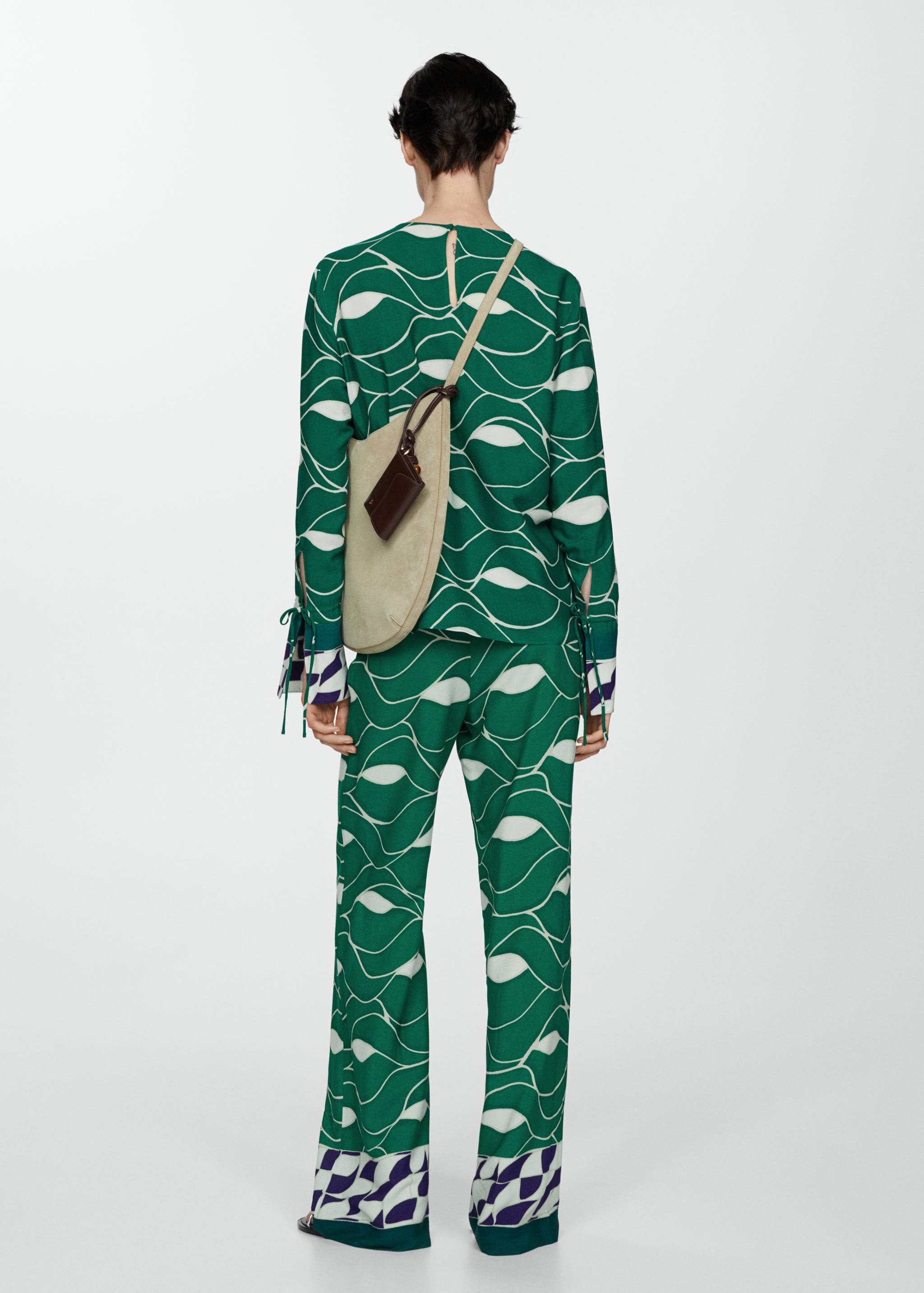 Printed straight pants - Reverse of the article