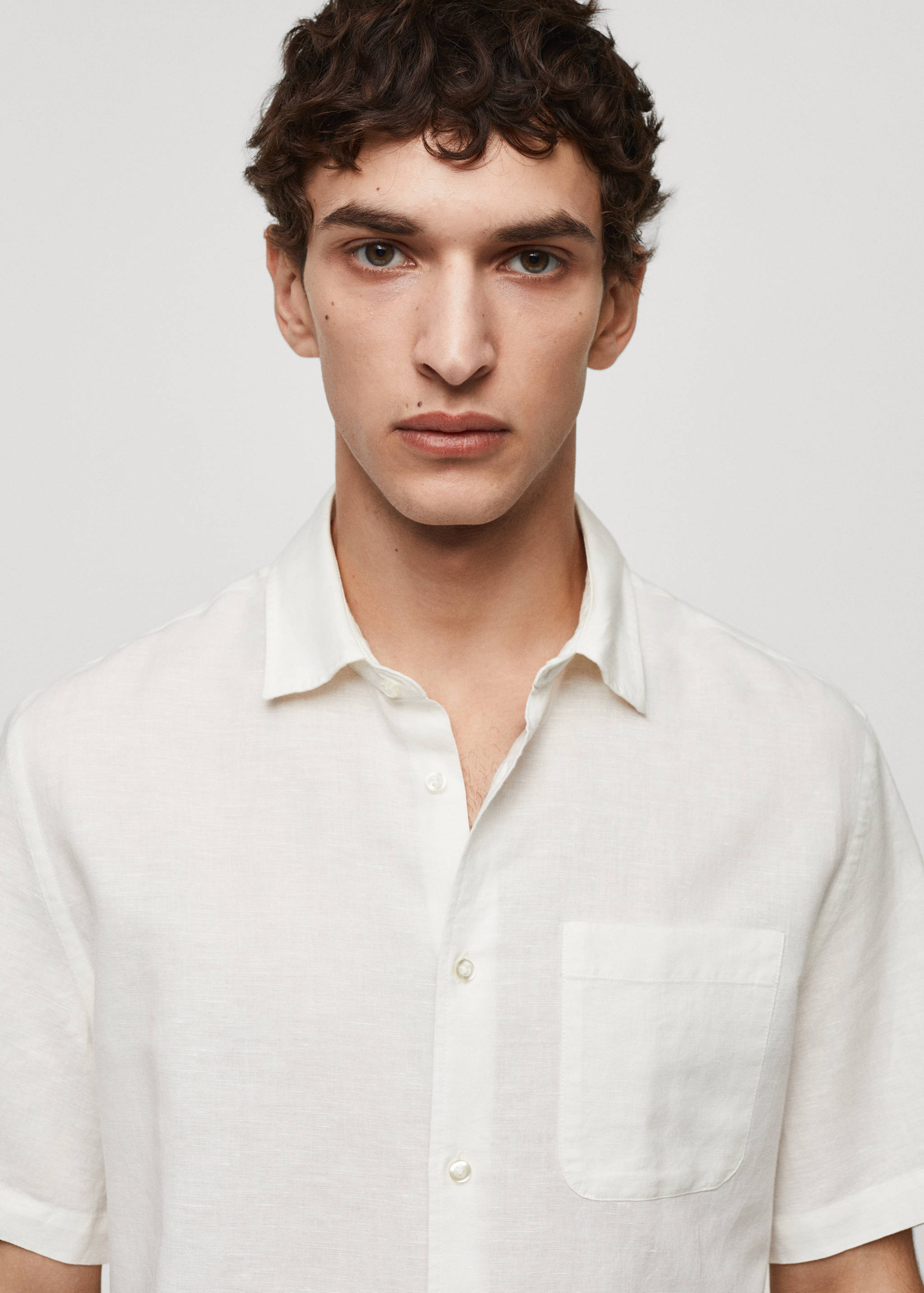 Regular-fit linen shirt with pocket - Details of the article 1