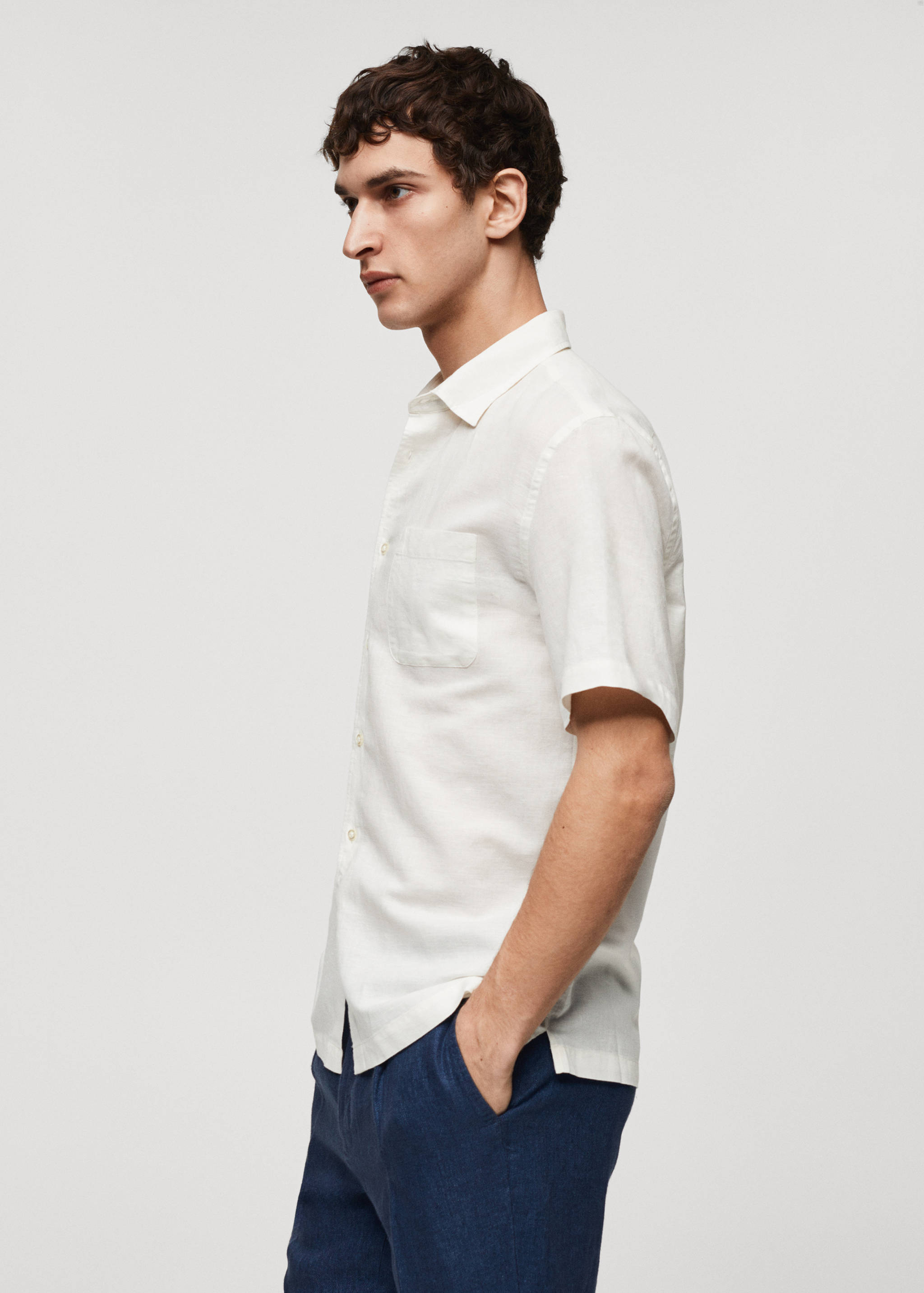 Regular-fit linen shirt with pocket - Details of the article 2