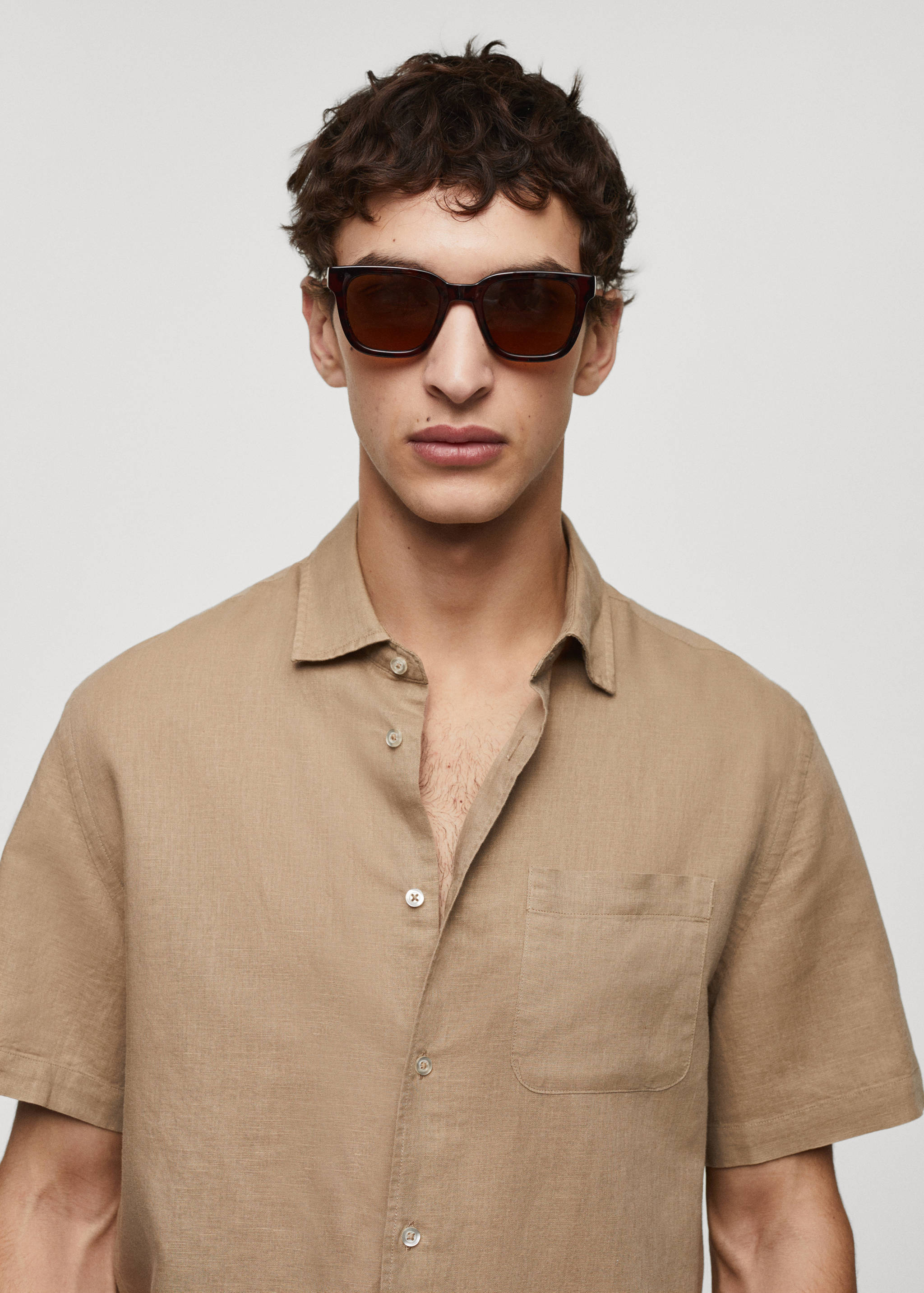 Regular-fit linen shirt with pocket - Details of the article 1