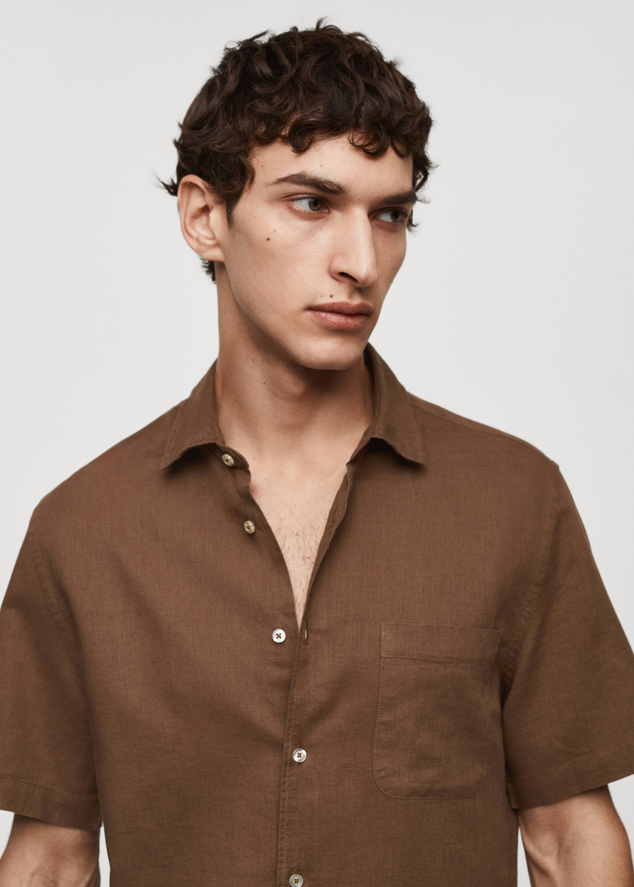 Regular-fit linen shirt with pocket - Details of the article 1