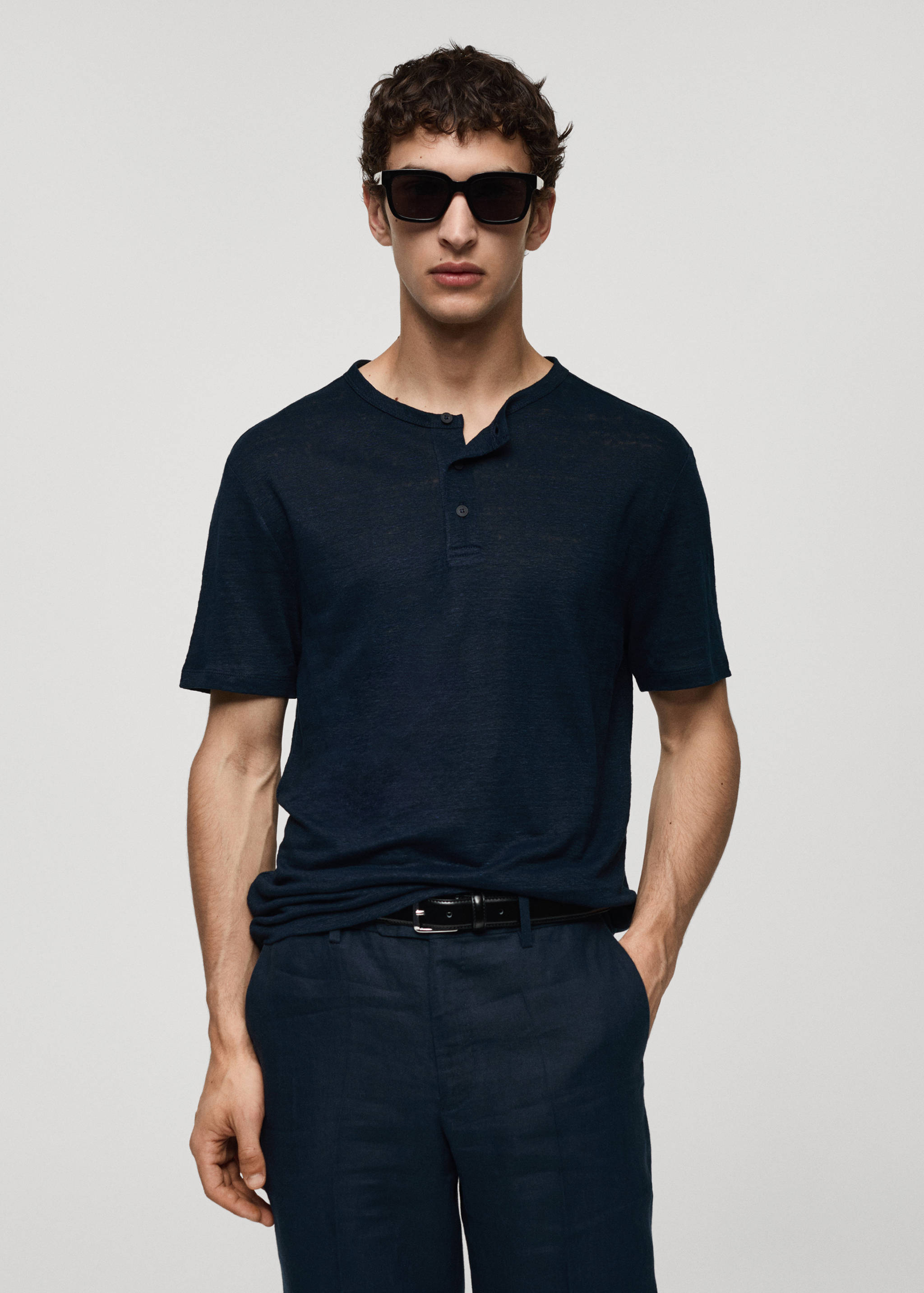 Slim Fit-T-Shirt aus 100 % Leinen - Mittlere Ansicht