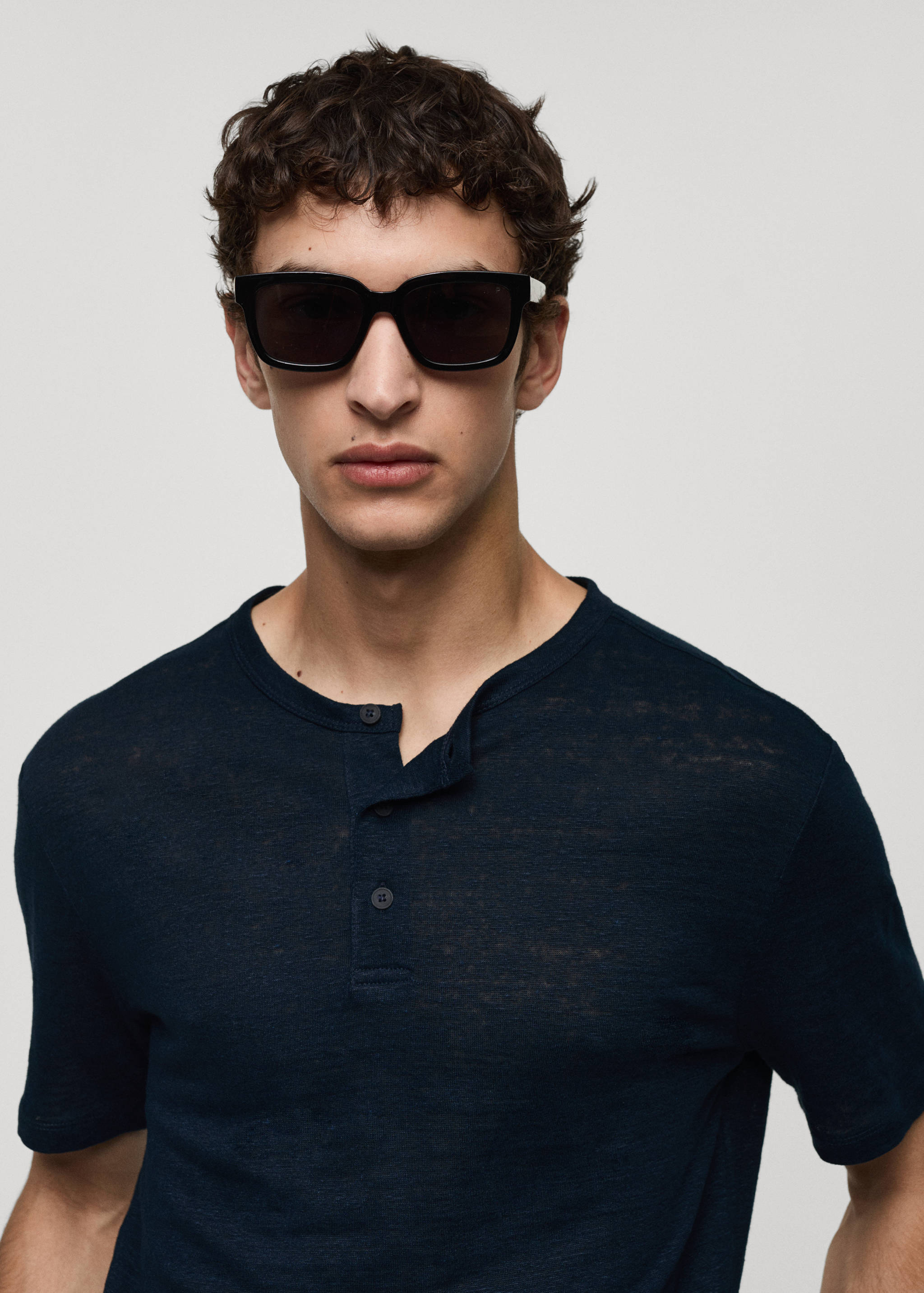 Slim Fit-T-Shirt aus 100 % Leinen - Detail des Artikels 1