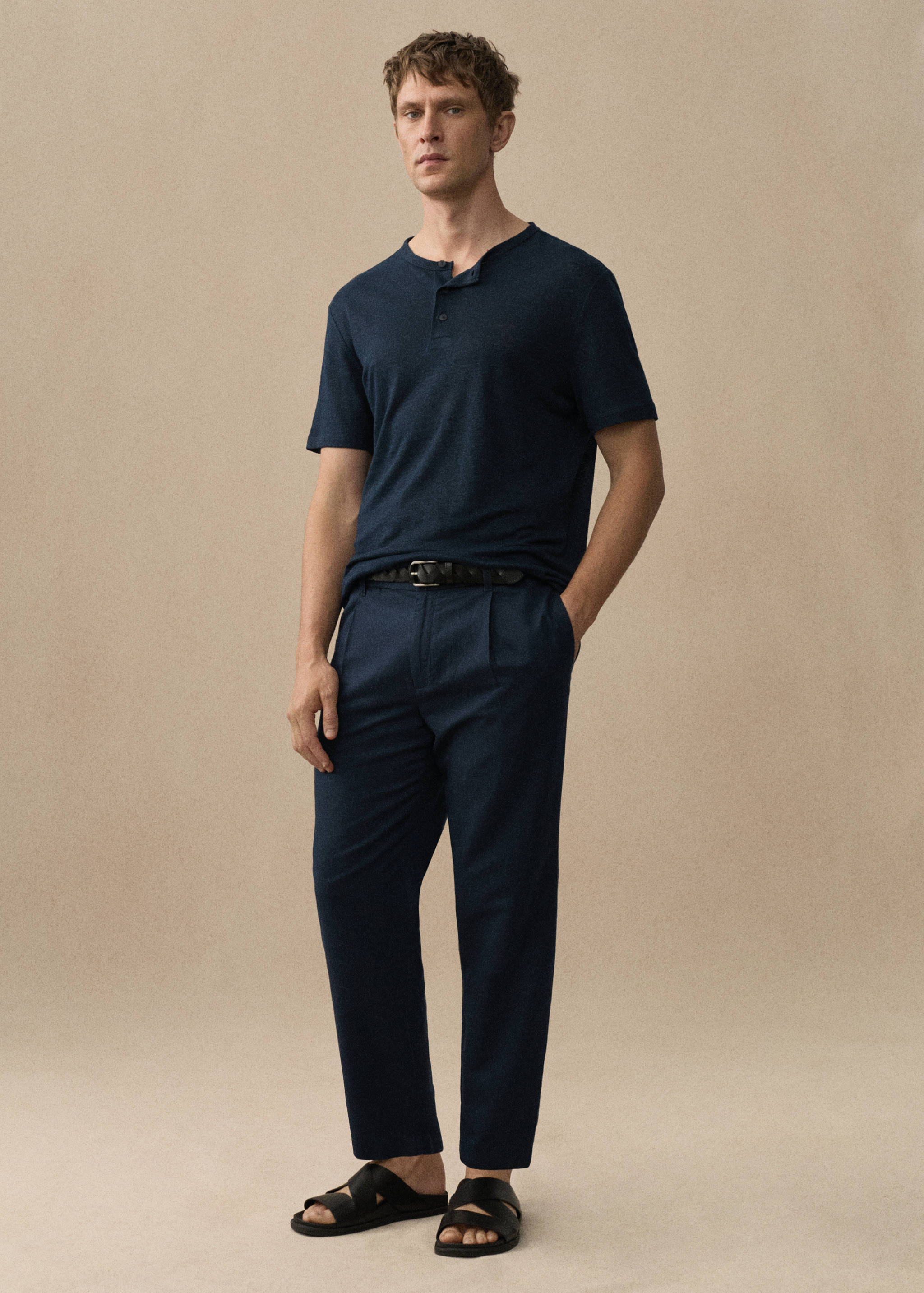 Slim Fit-T-Shirt aus 100 % Leinen - Detail des Artikels 5