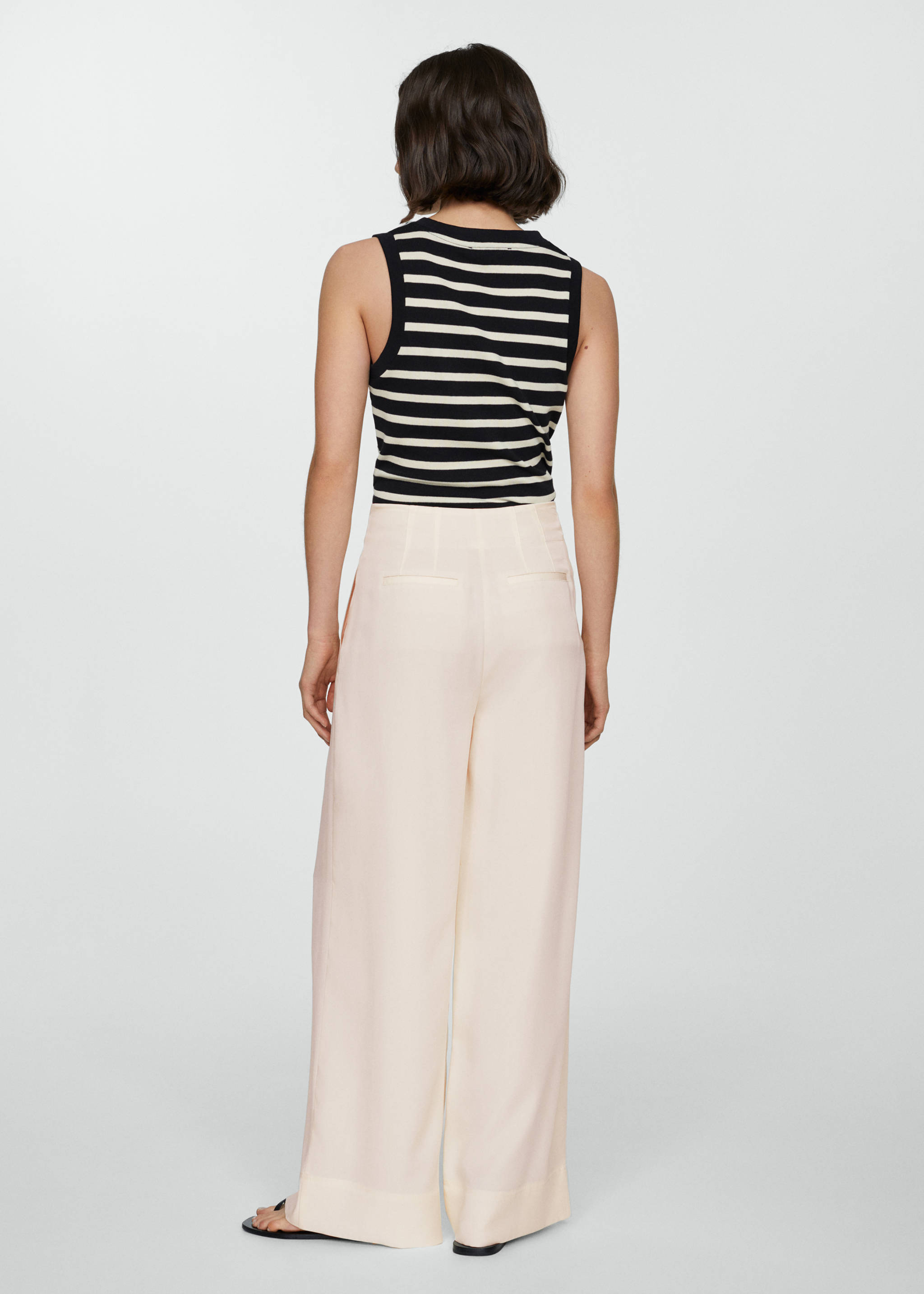 Calças de liocel com pinças - Verso do artigo