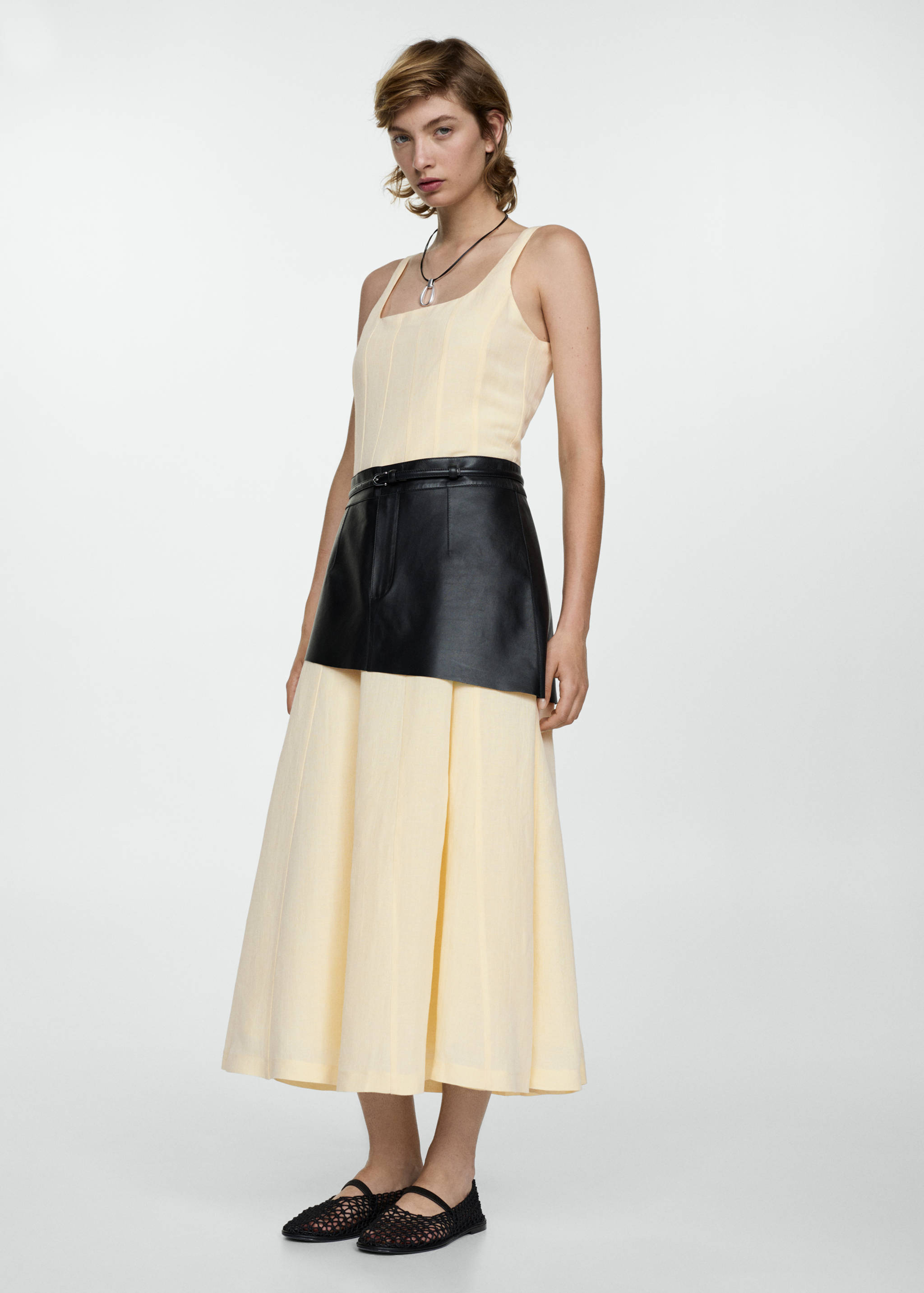 Linnen jurk met open rug - Overzichtstekening