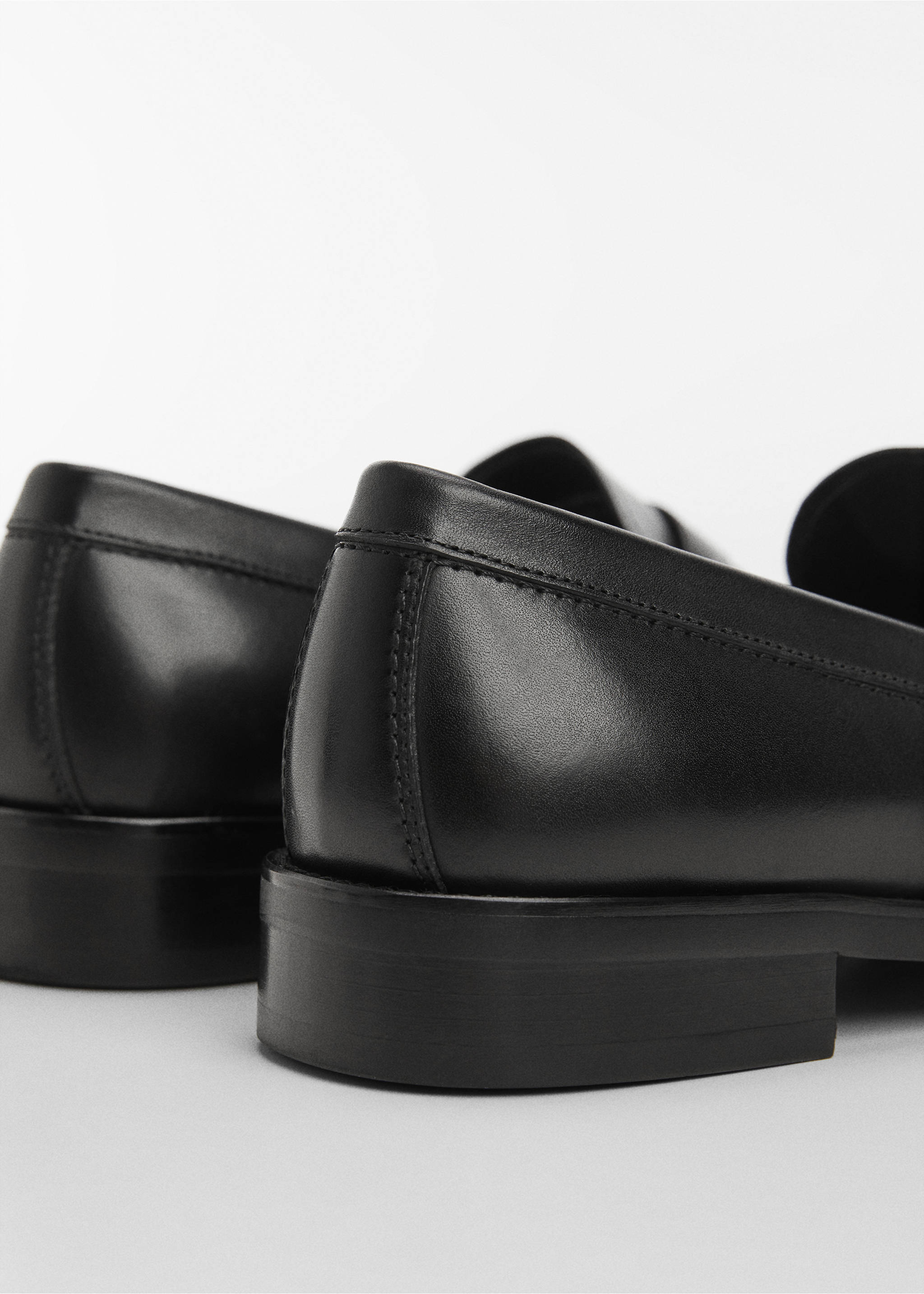 Aged-leather loafers - Details of the article 1, Black. Ref: 67087906-00.