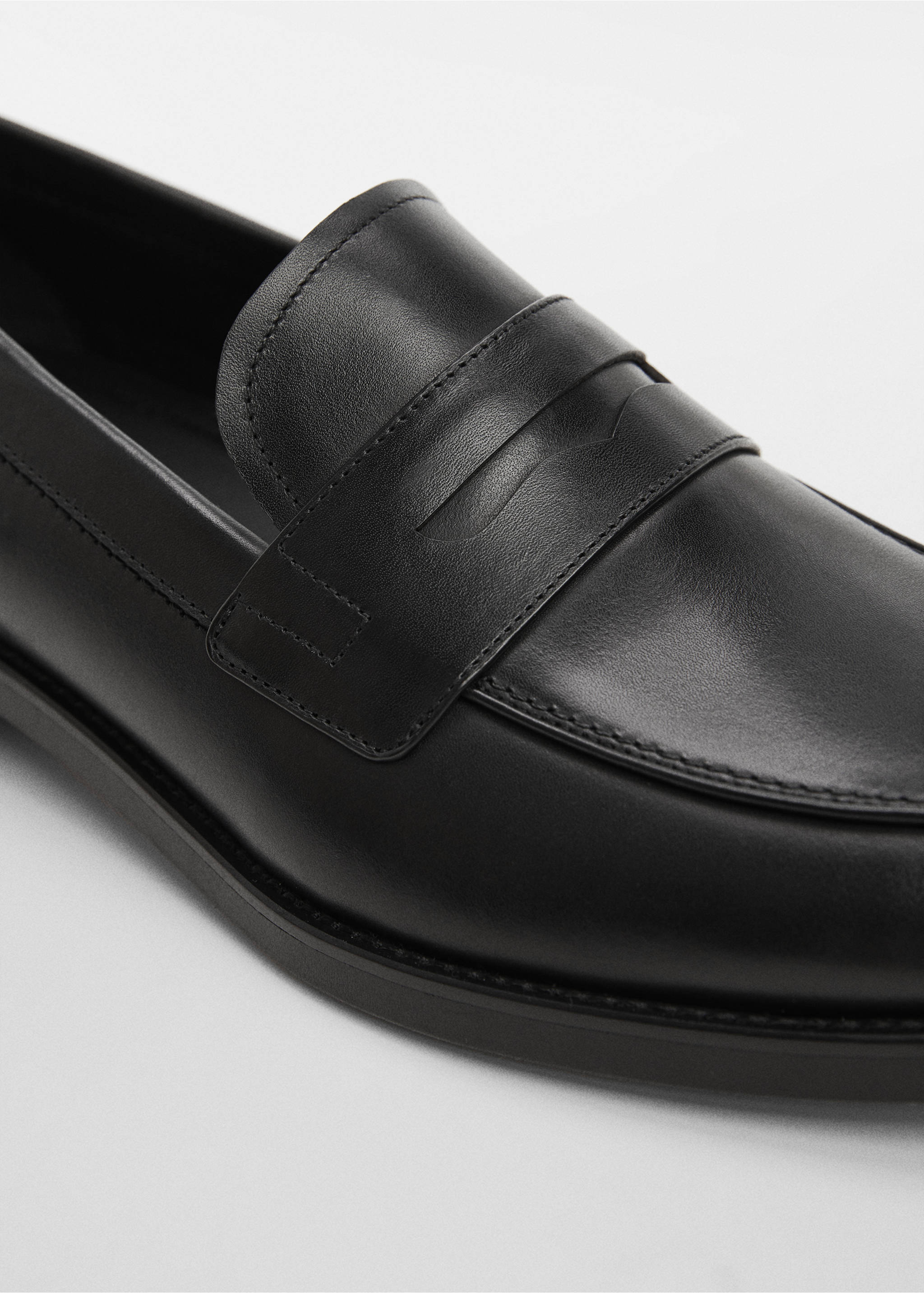 Aged-leather loafers - Details of the article 2, Black. Ref: 67087906-00.