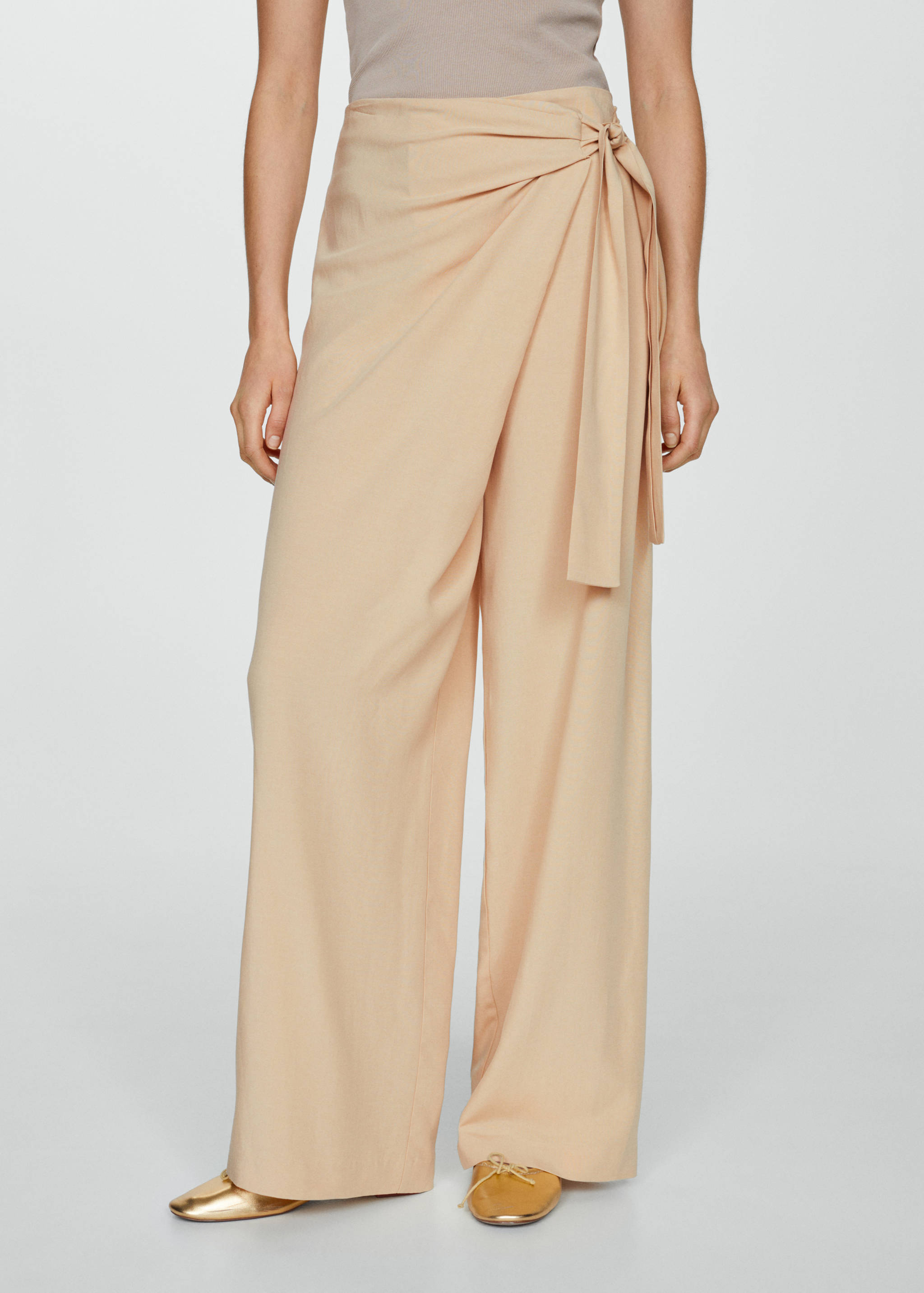 Pantalón lyocell detalle nudo - Plano medio