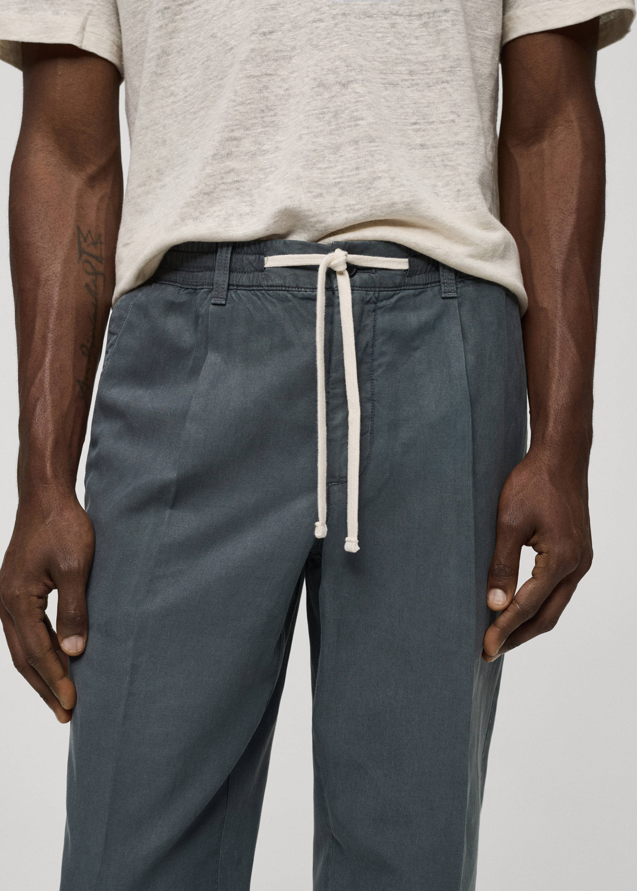 Linen-blend slim-fit pants with drawstring - Details of the article 1