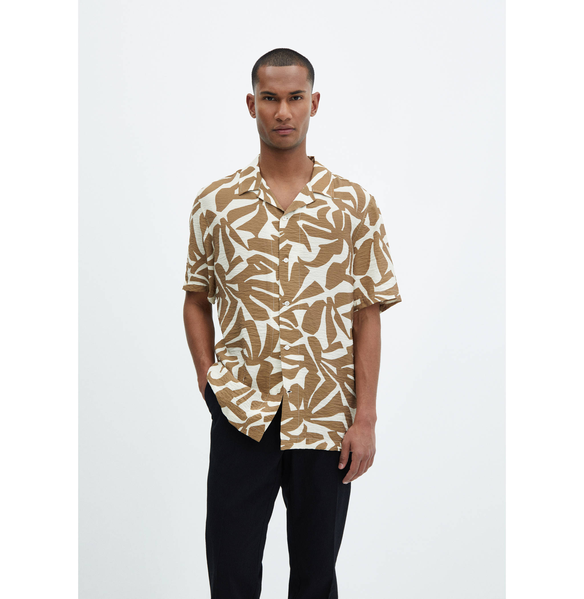 Camisa regular fit estampada textura - Plano medio