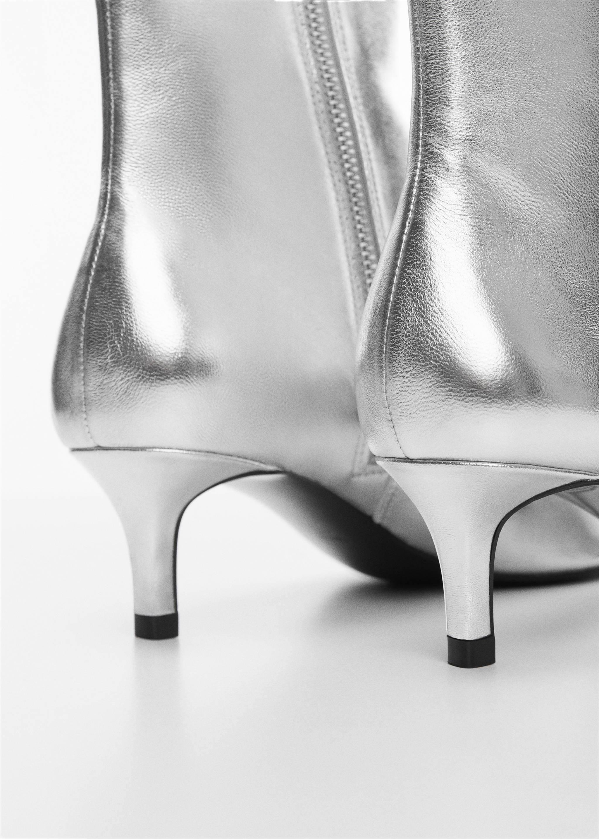 Leather boots with kitten heels - Details of the article 2, Silver. Ref: 67090431-00.
