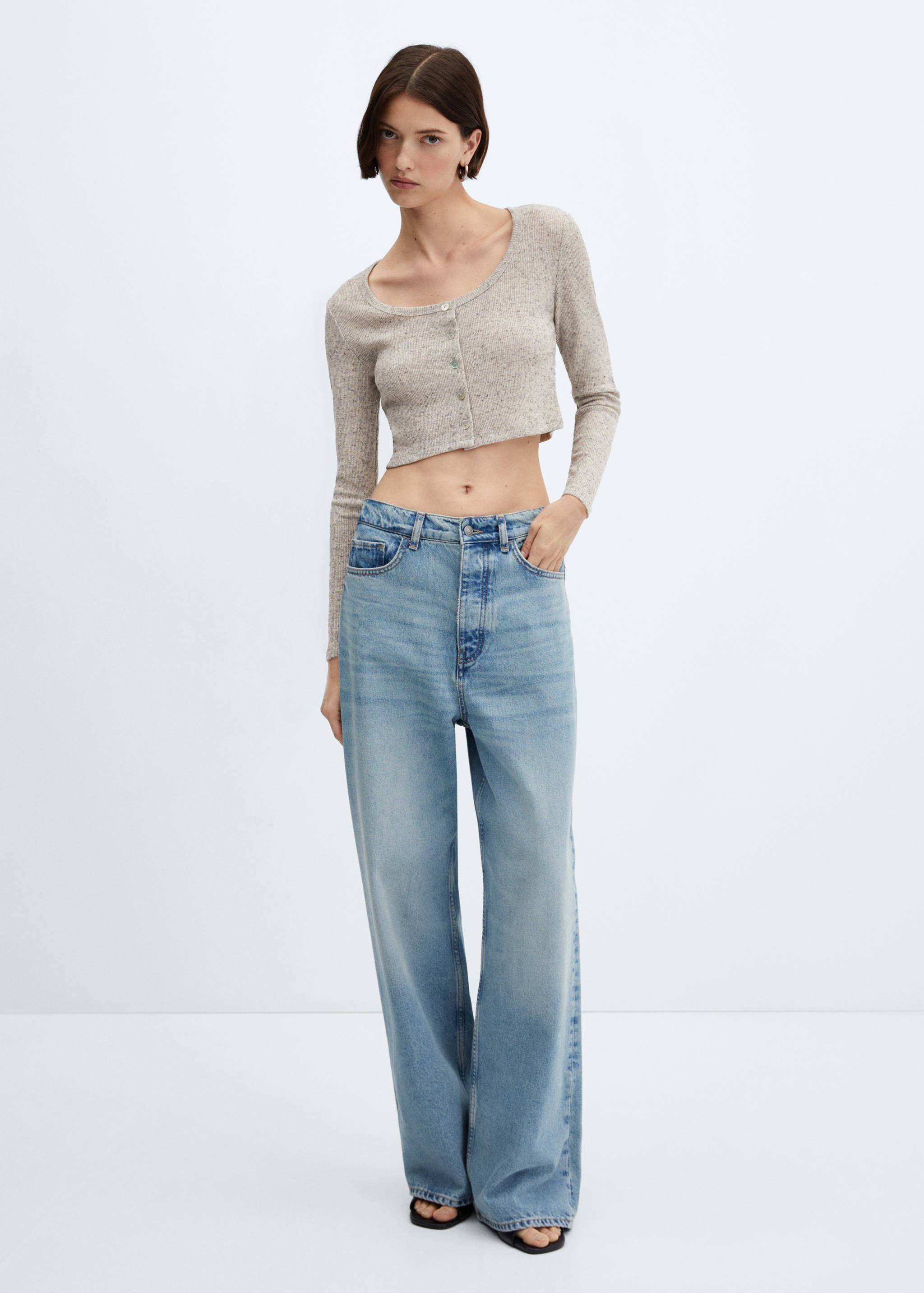 Knitted cropped cardigan - General plane