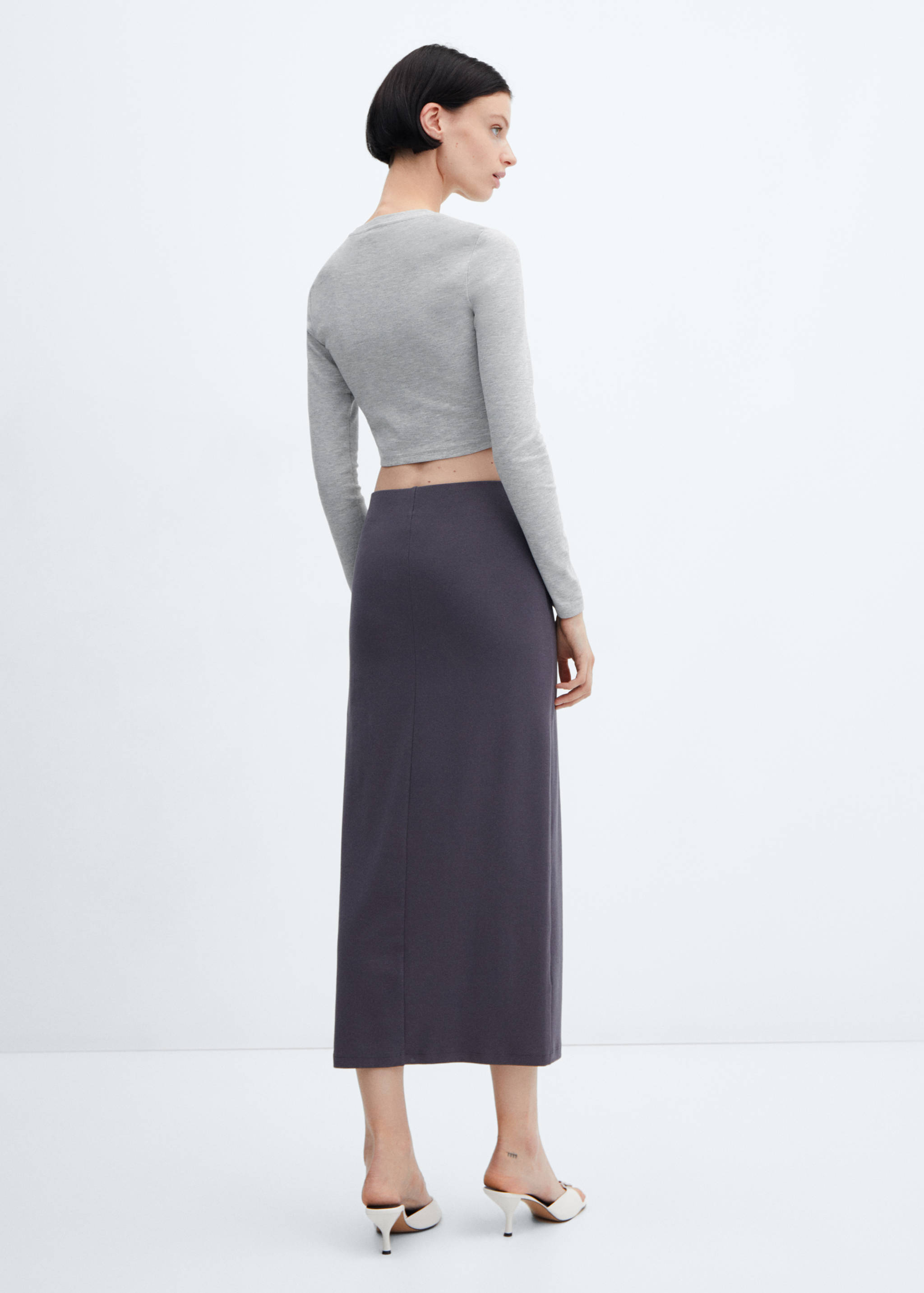 Langärmliges T-Shirt in Cropped-Länge - Rückseite des Artikels