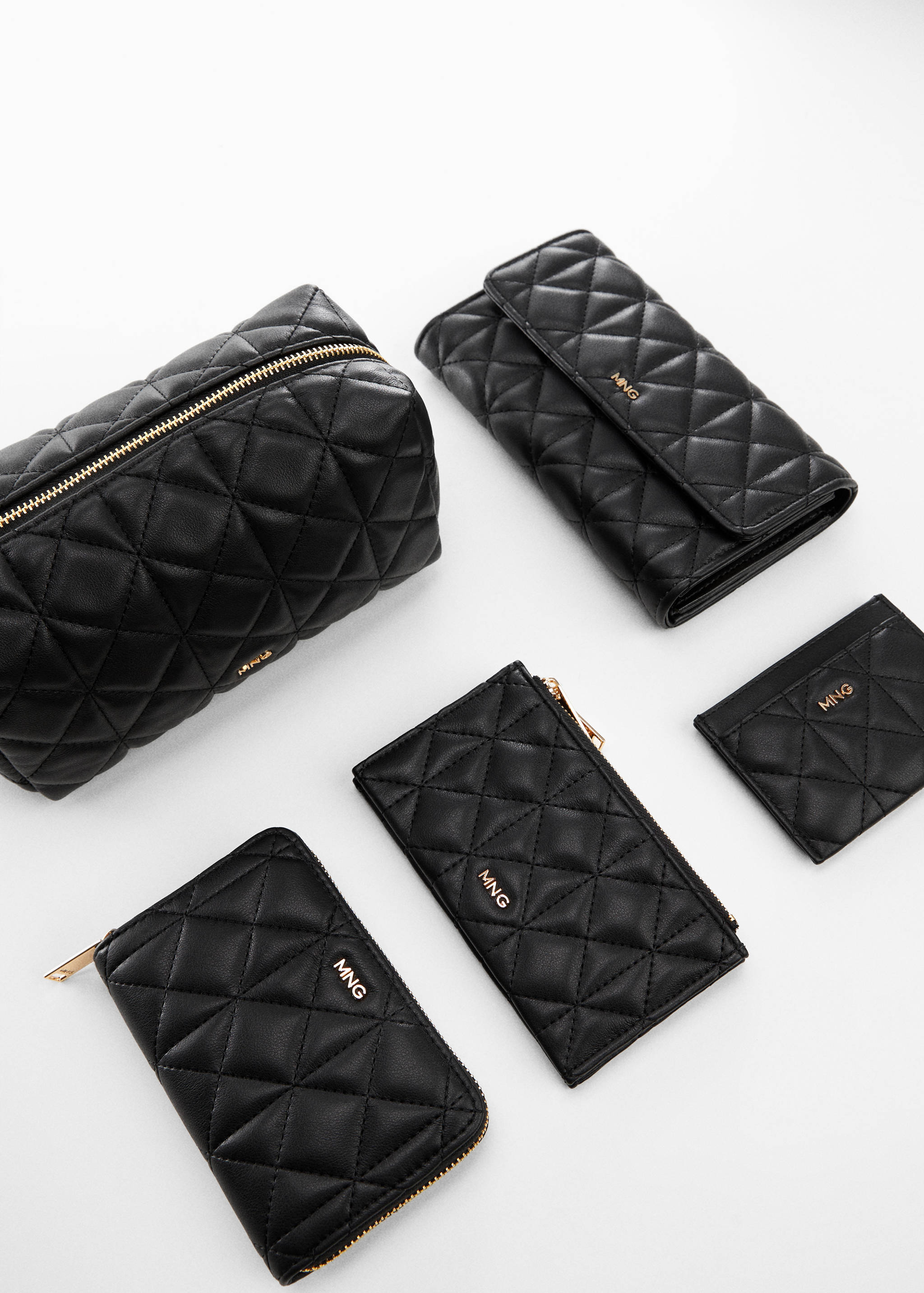 Quilted toiletry bag with logo - Details of the article 2