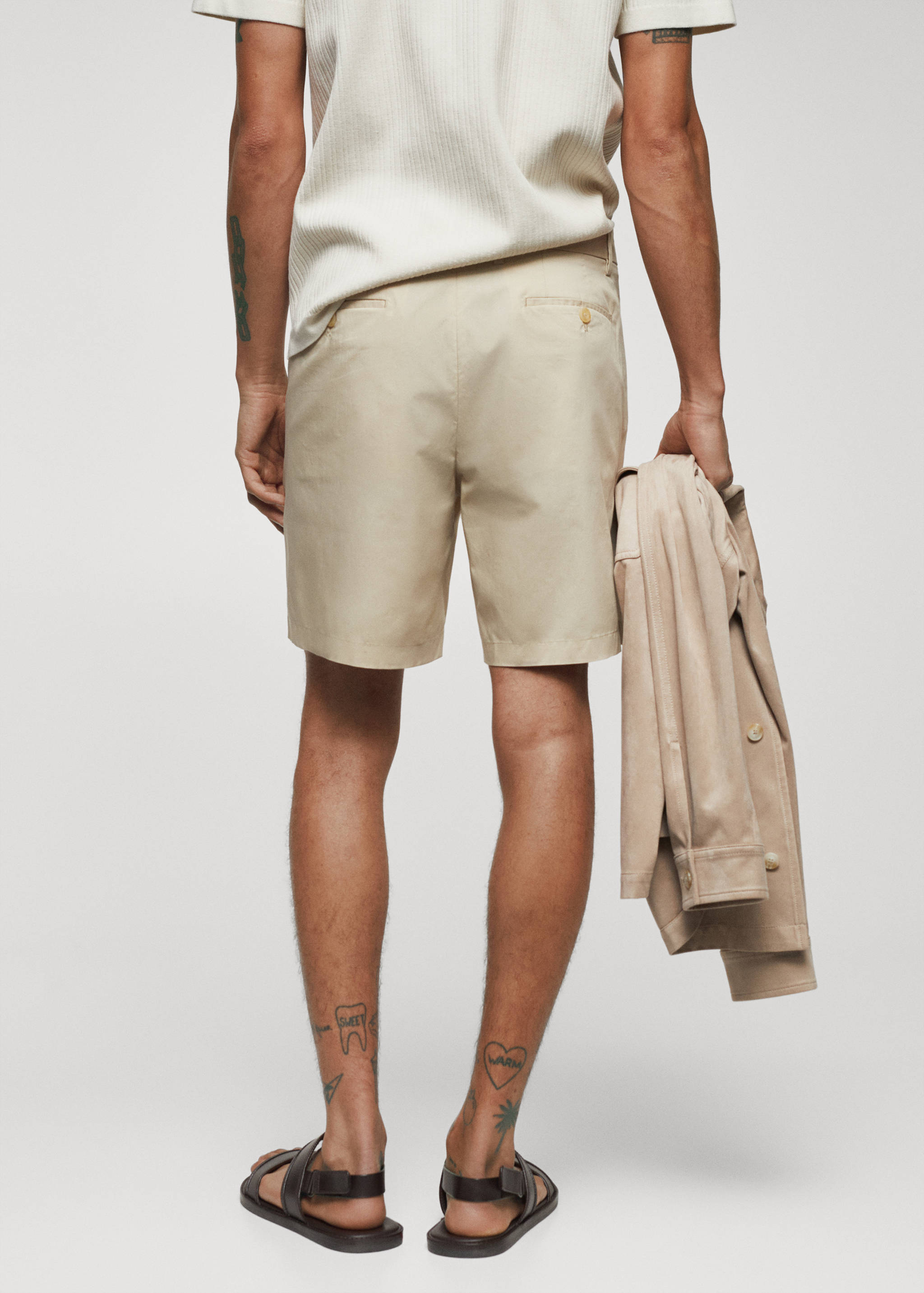 Slim fit cotton Bermuda shorts - Reverse of the article