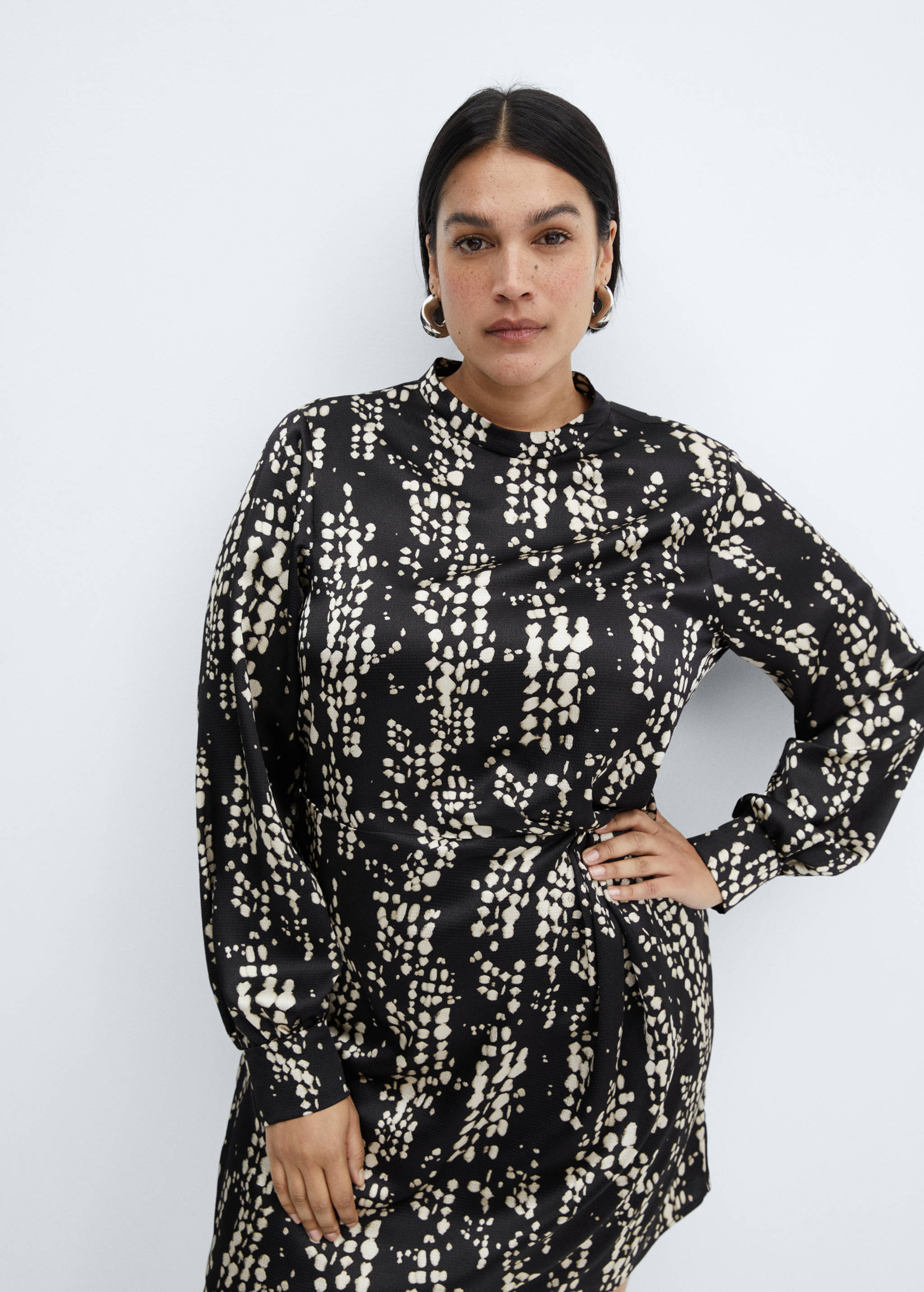 Bedrucktes Kleid mit Falten - Detail des Artikels 5