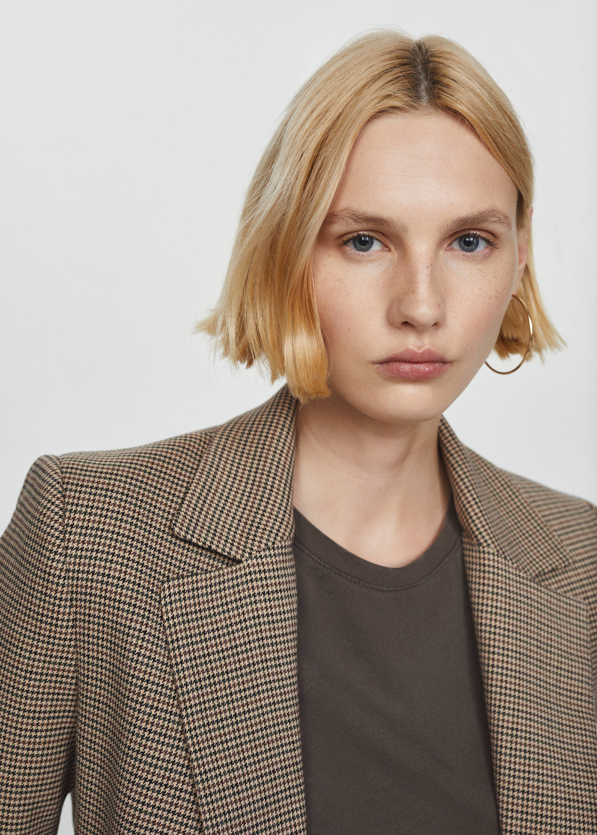 Double-breasted blazer with button - Details of the article 1