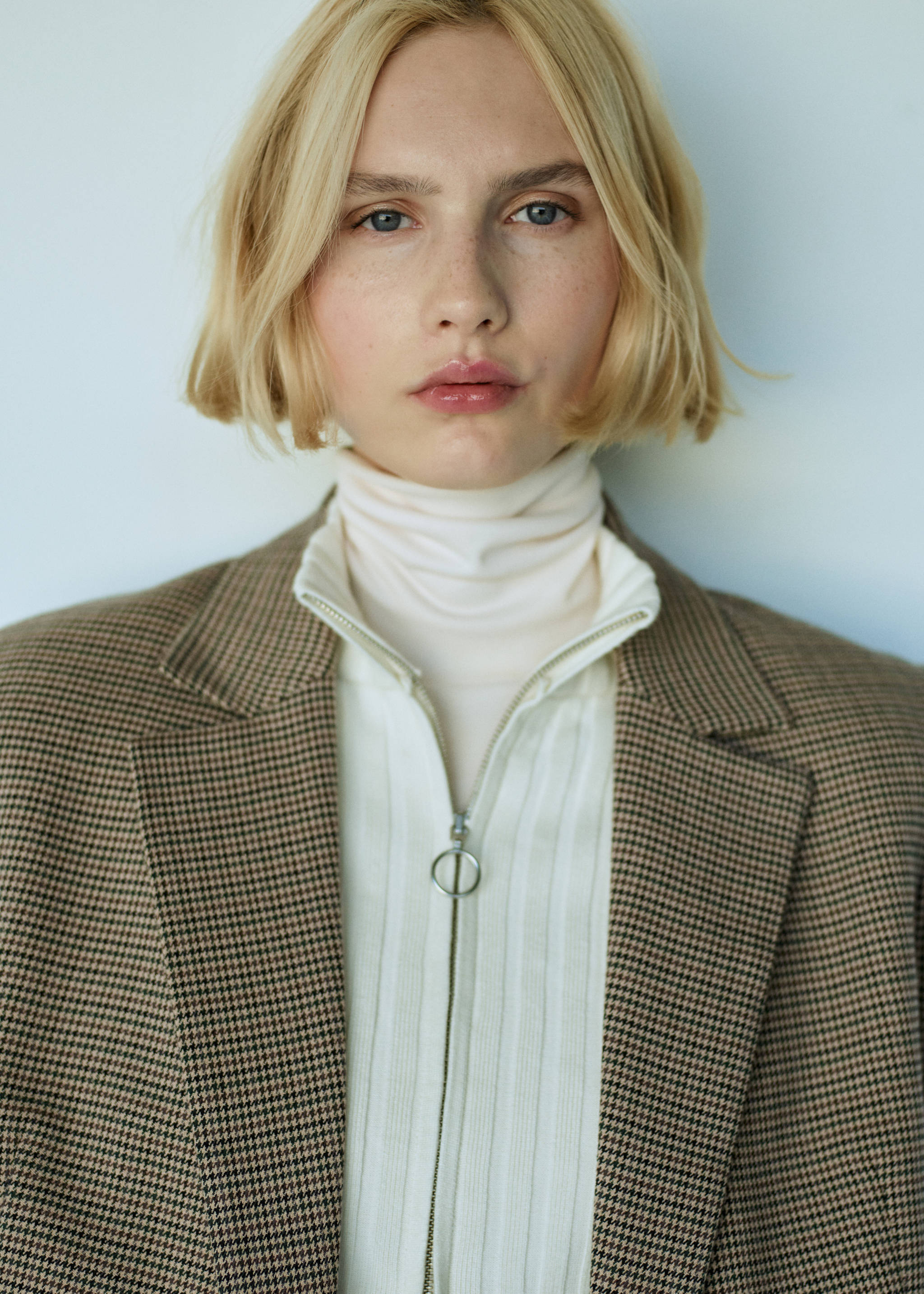 Double-breasted blazer with button - Details of the article 7