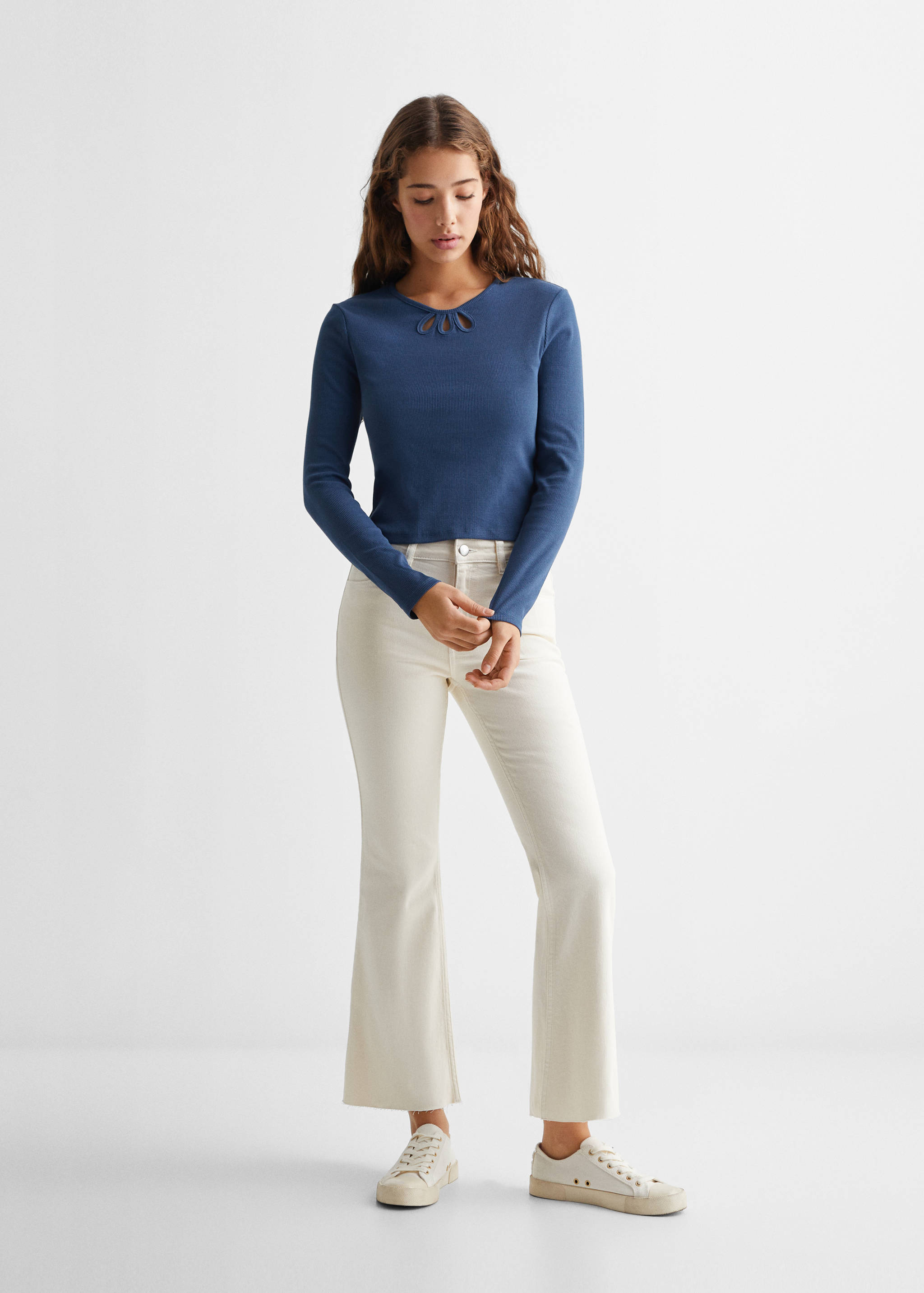 Langärmliges T-Shirt mit Cut-Outs - Allgemeine Ansicht