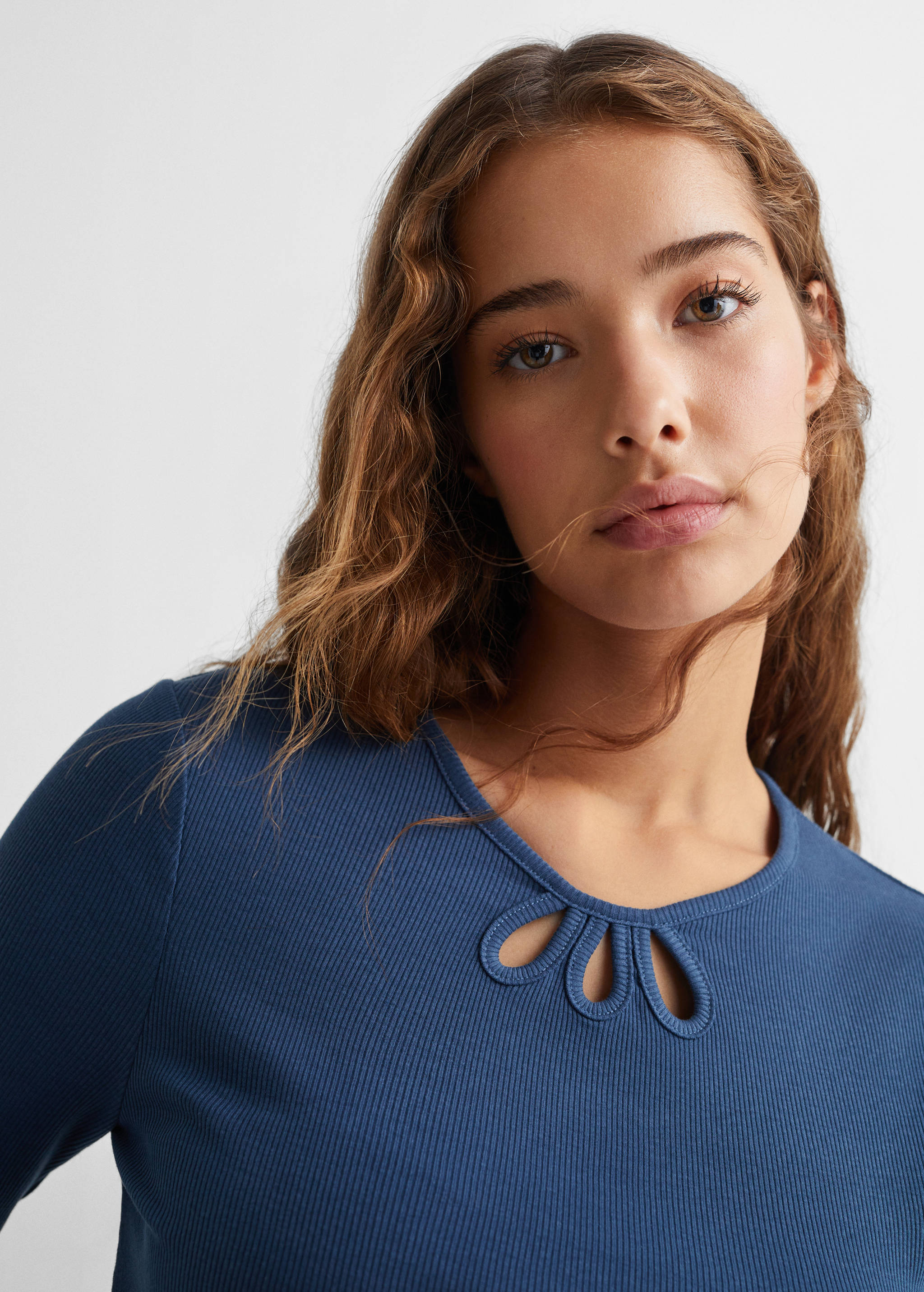 Langärmliges T-Shirt mit Cut-Outs - Detail des Artikels 1