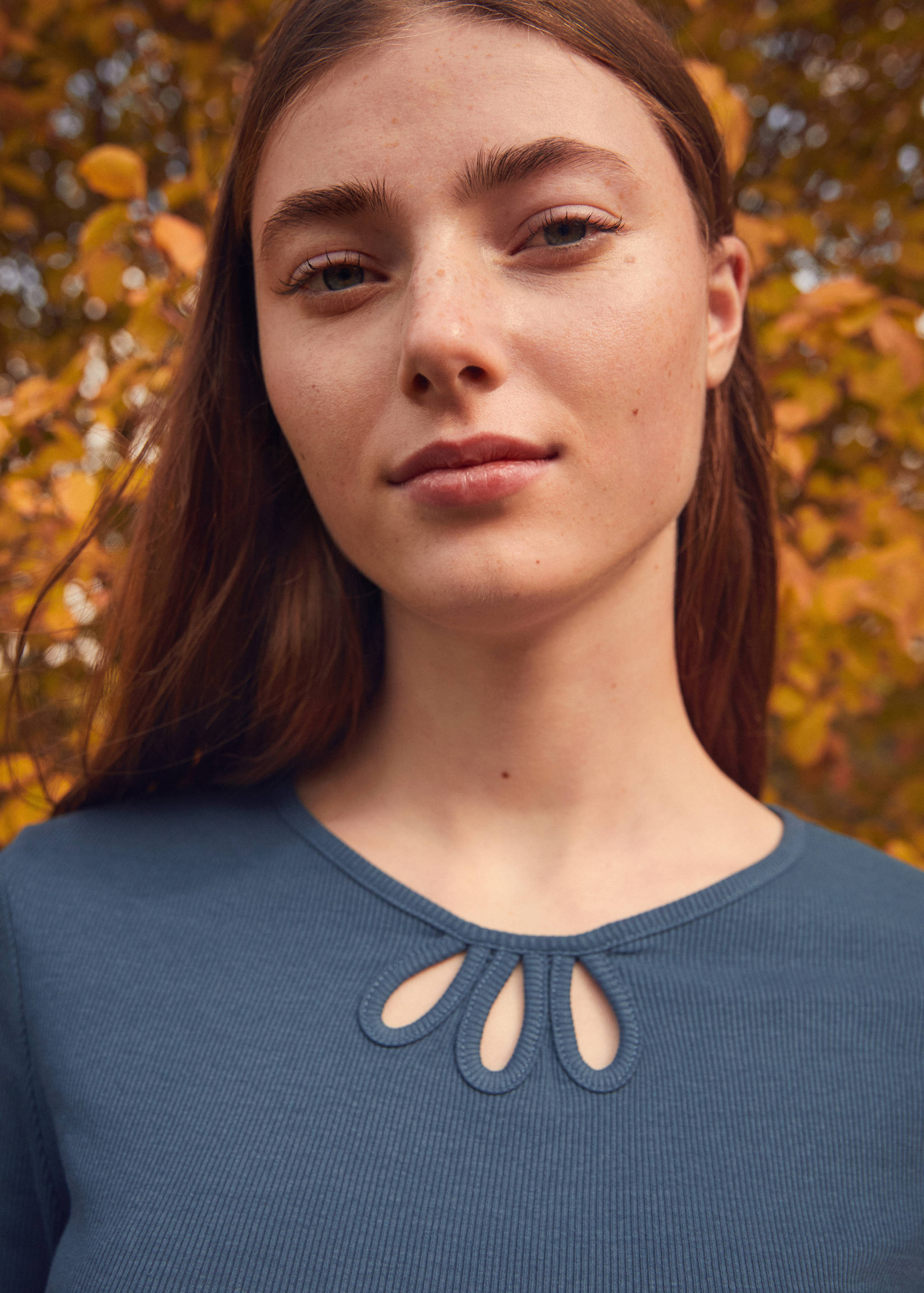 Long-sleeve t-shirt with cut-out - Details of the article 5