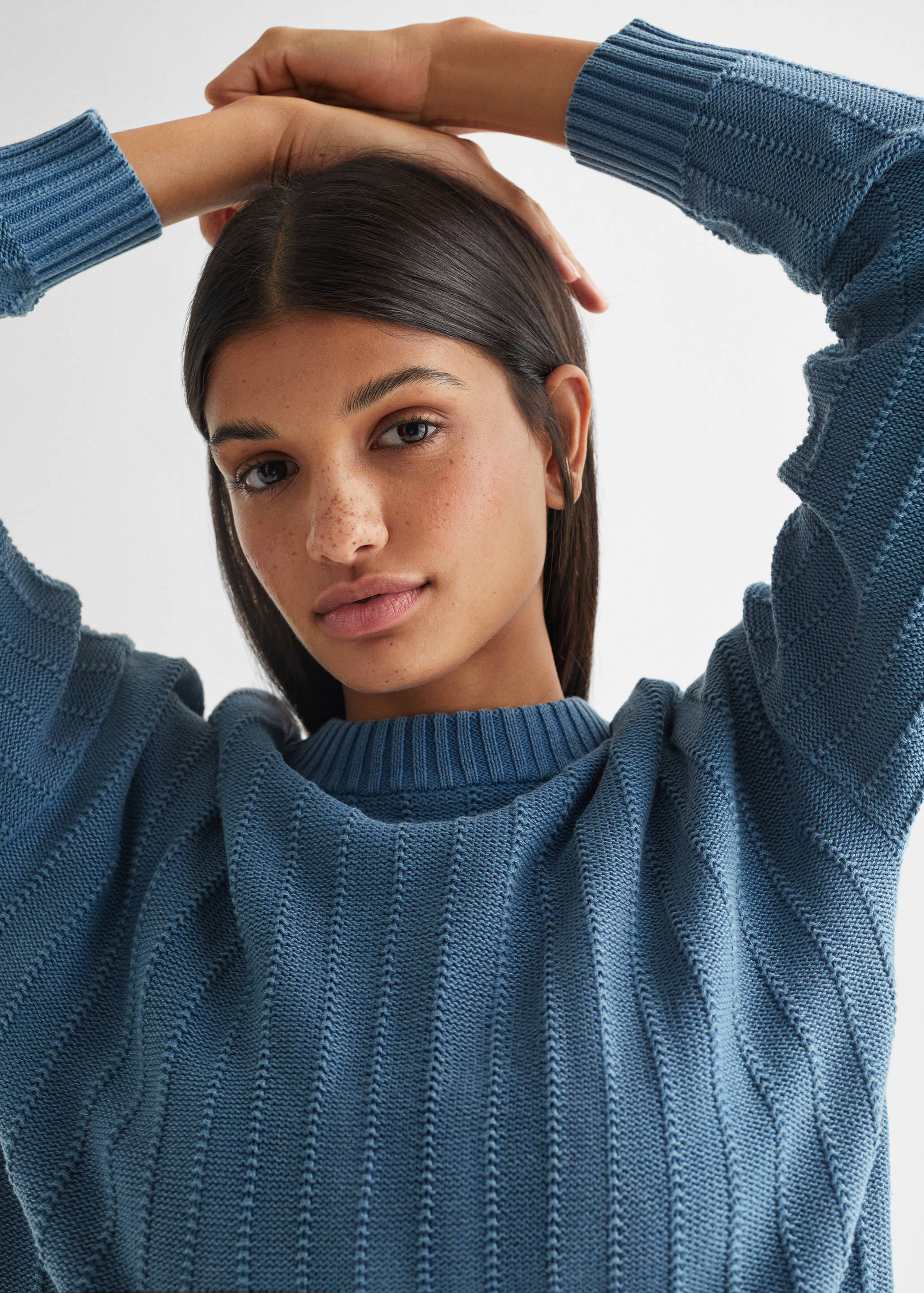 Contrasting knit sweater - Details of the article 1
