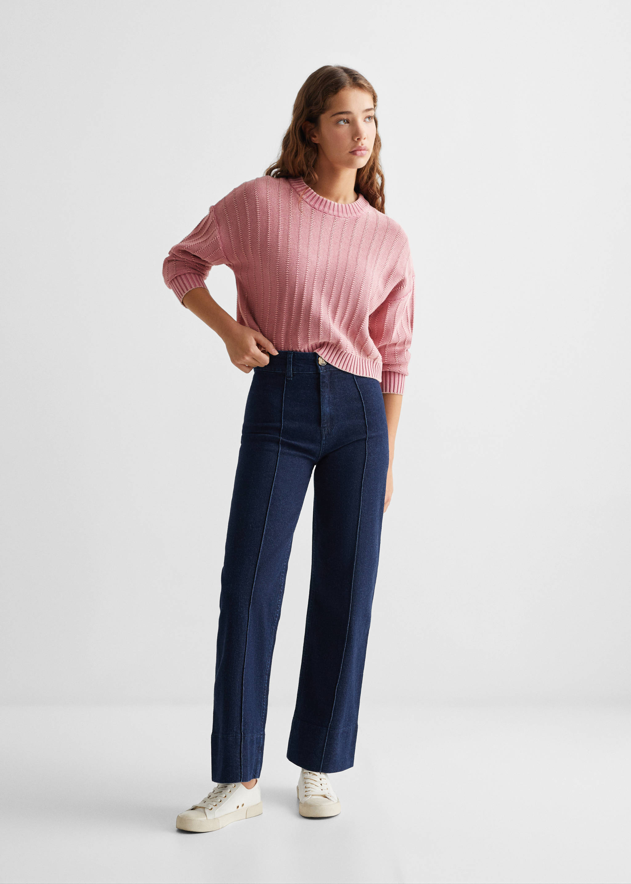 Contrasting knit sweater - General plane