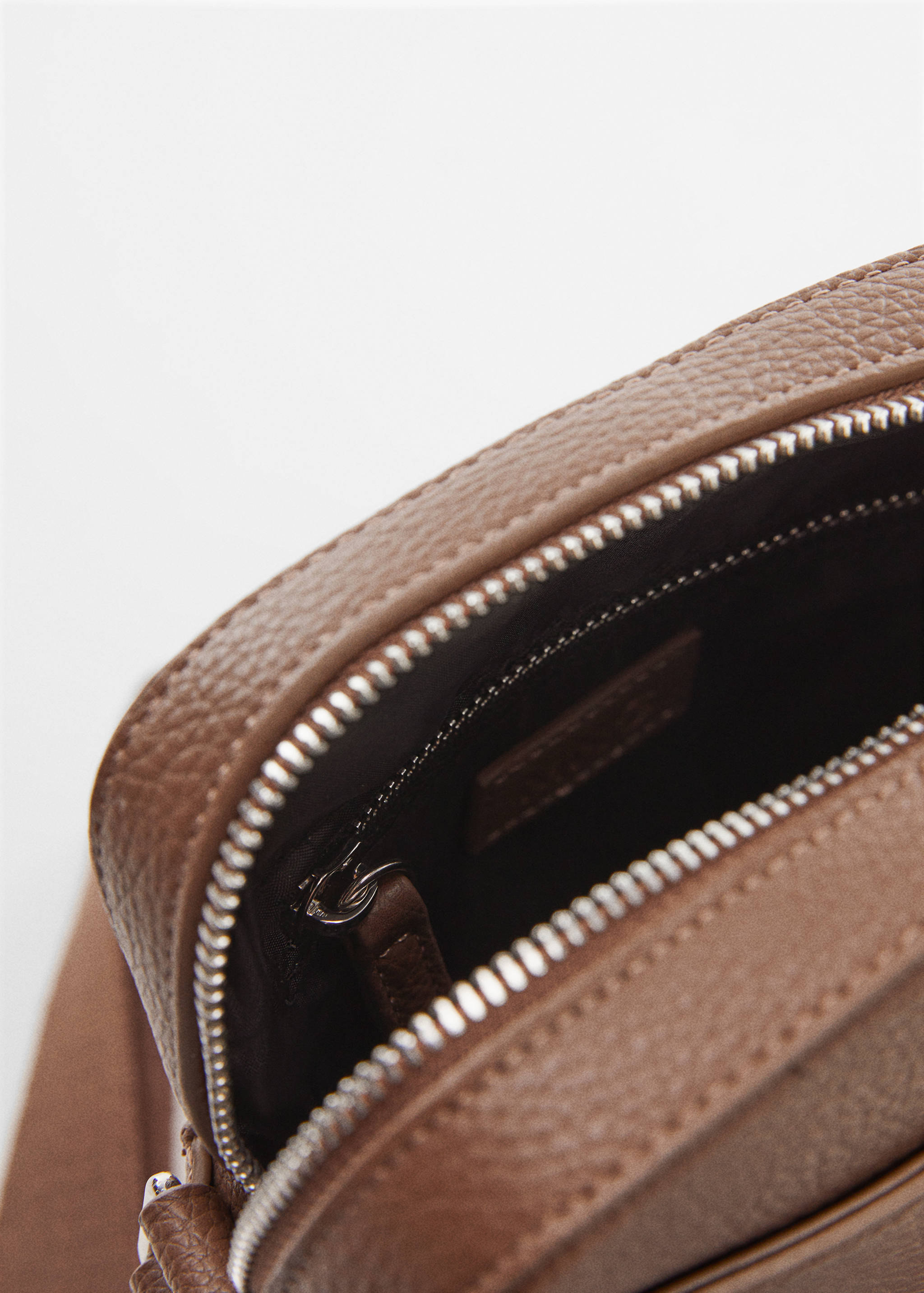 Schultertasche mit Narbenleder-Effekt - Detail des Artikels 1