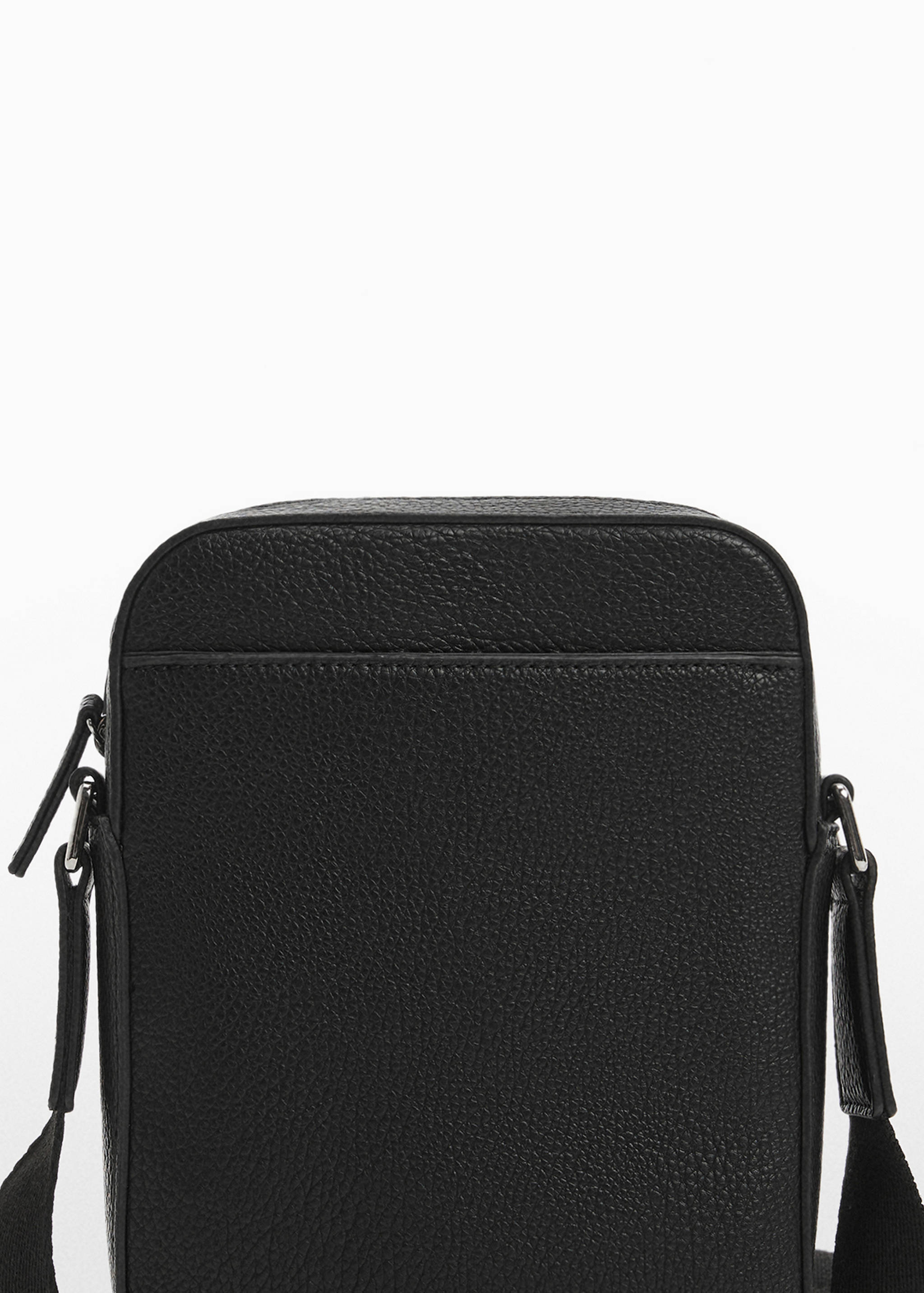 Schultertasche mit Narbenleder-Effekt - null