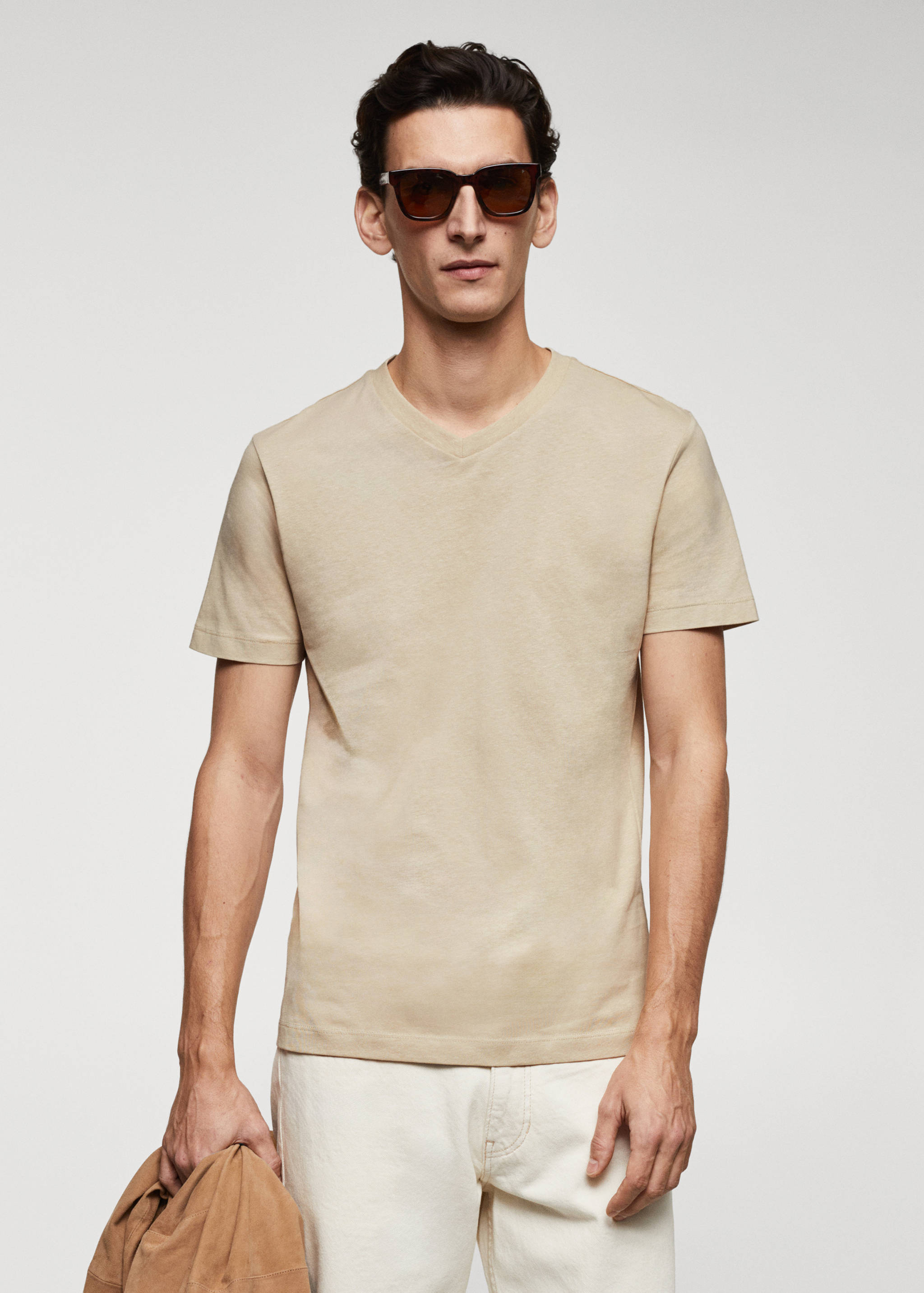 Camiseta básica algodón cuello pico - Plano medio