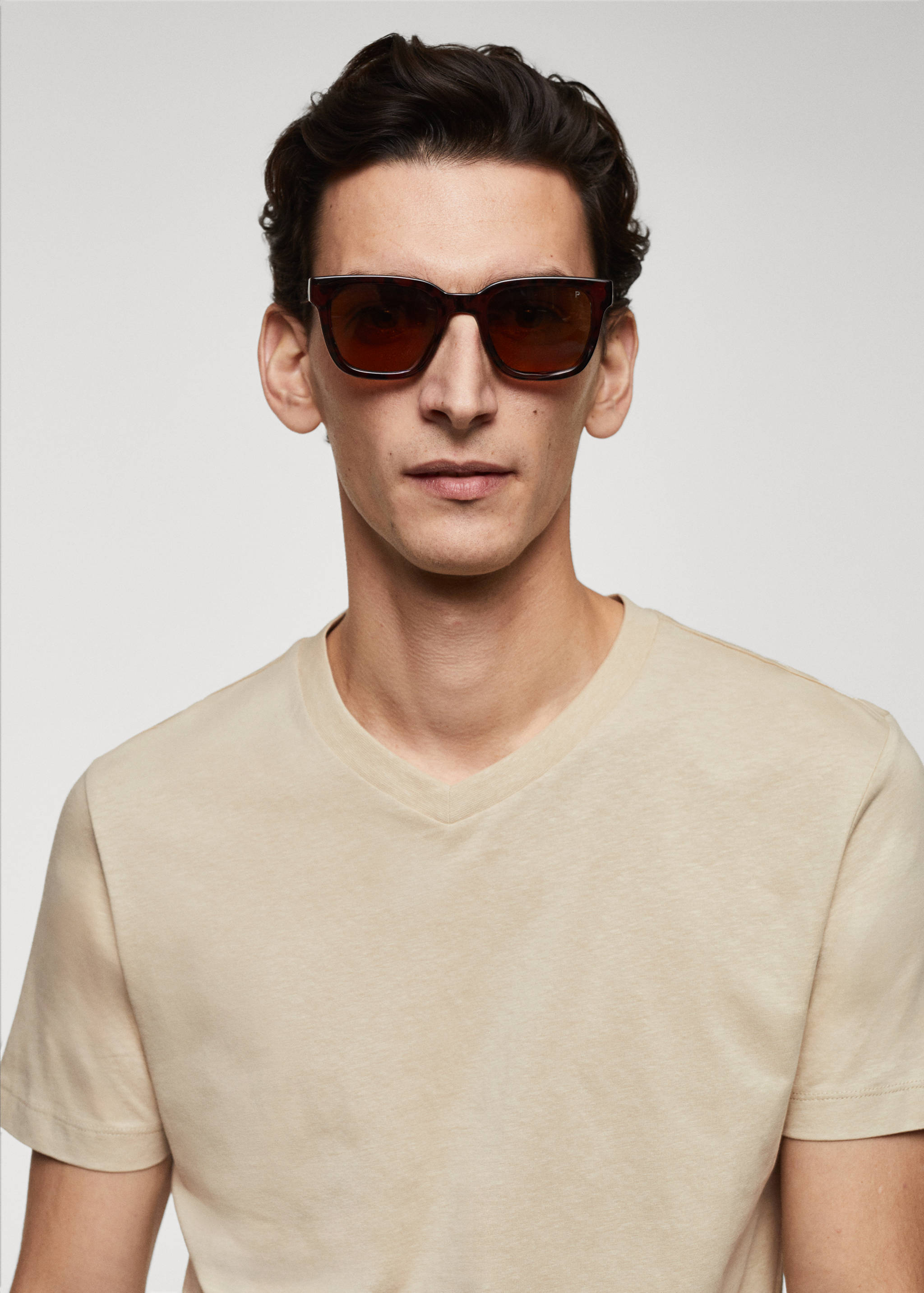 Camiseta básica algodón cuello pico - Detalle del artículo 1