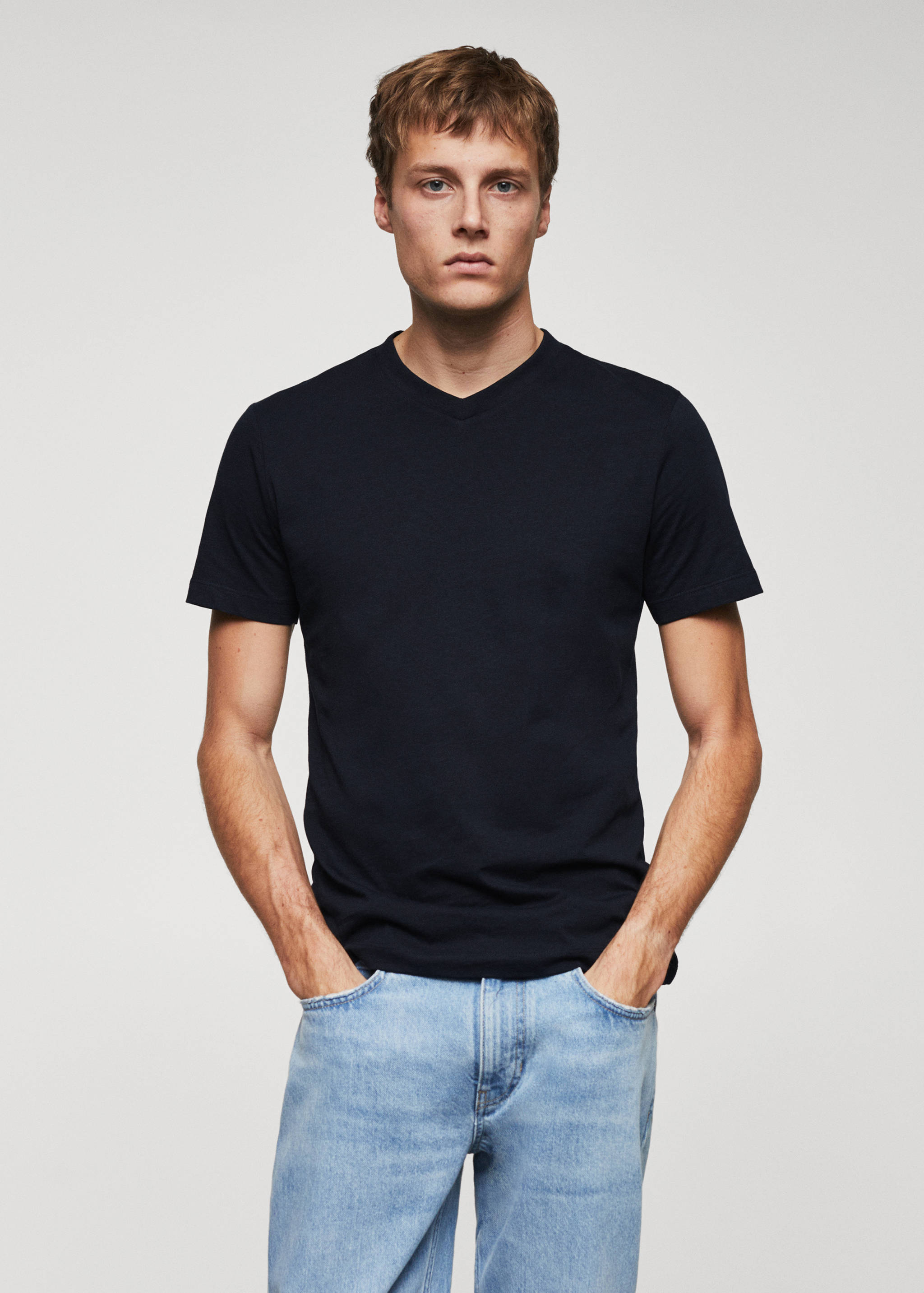 Camiseta básica algodón cuello pico - Plano medio