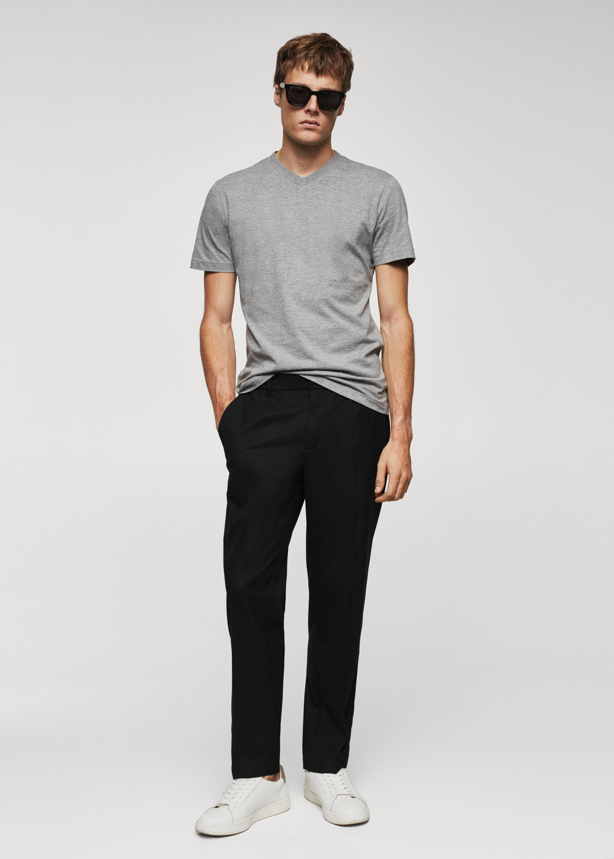 Camiseta básica algodón cuello pico - Plano general