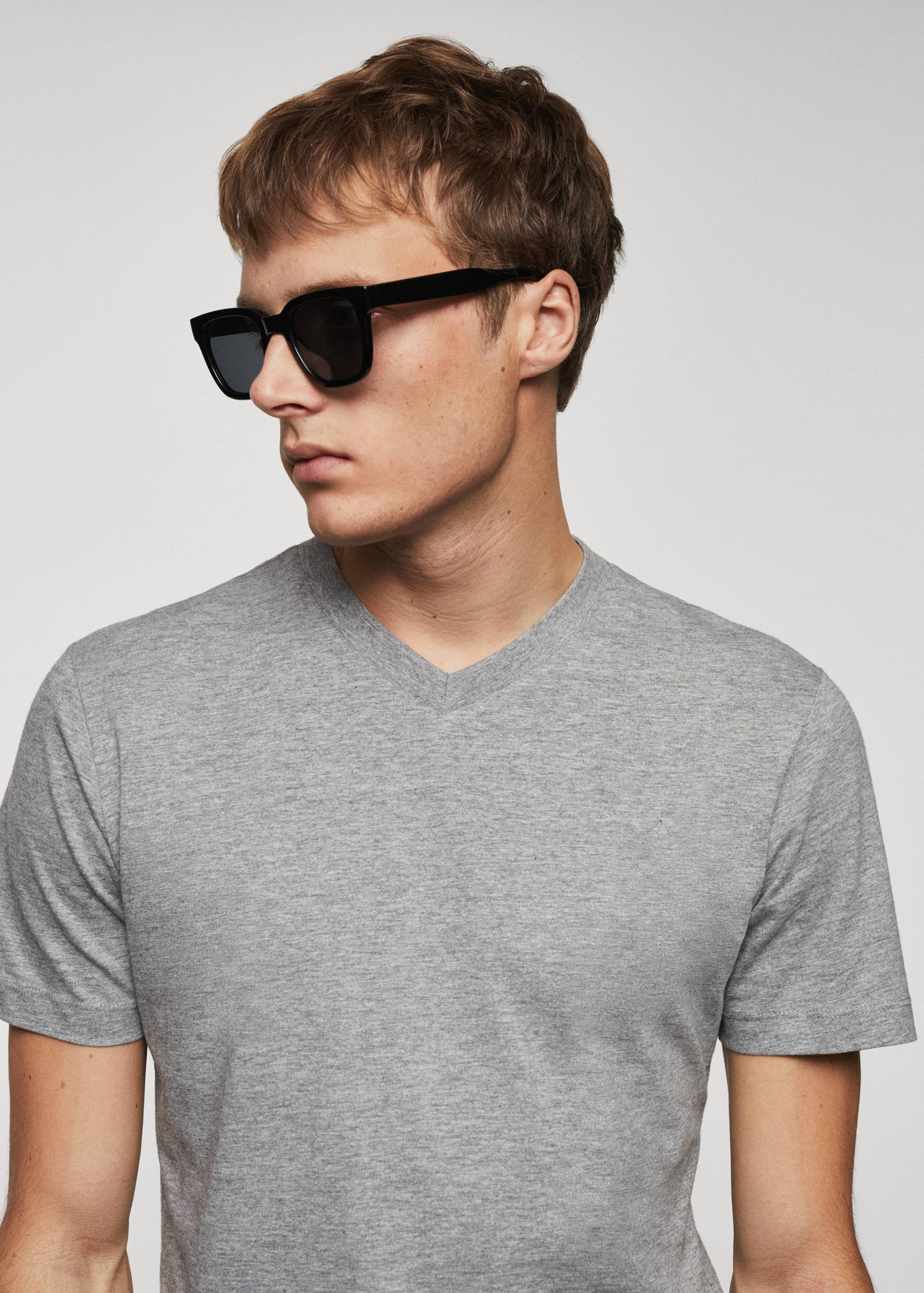 Camiseta básica algodón cuello pico - Detalle del artículo 1