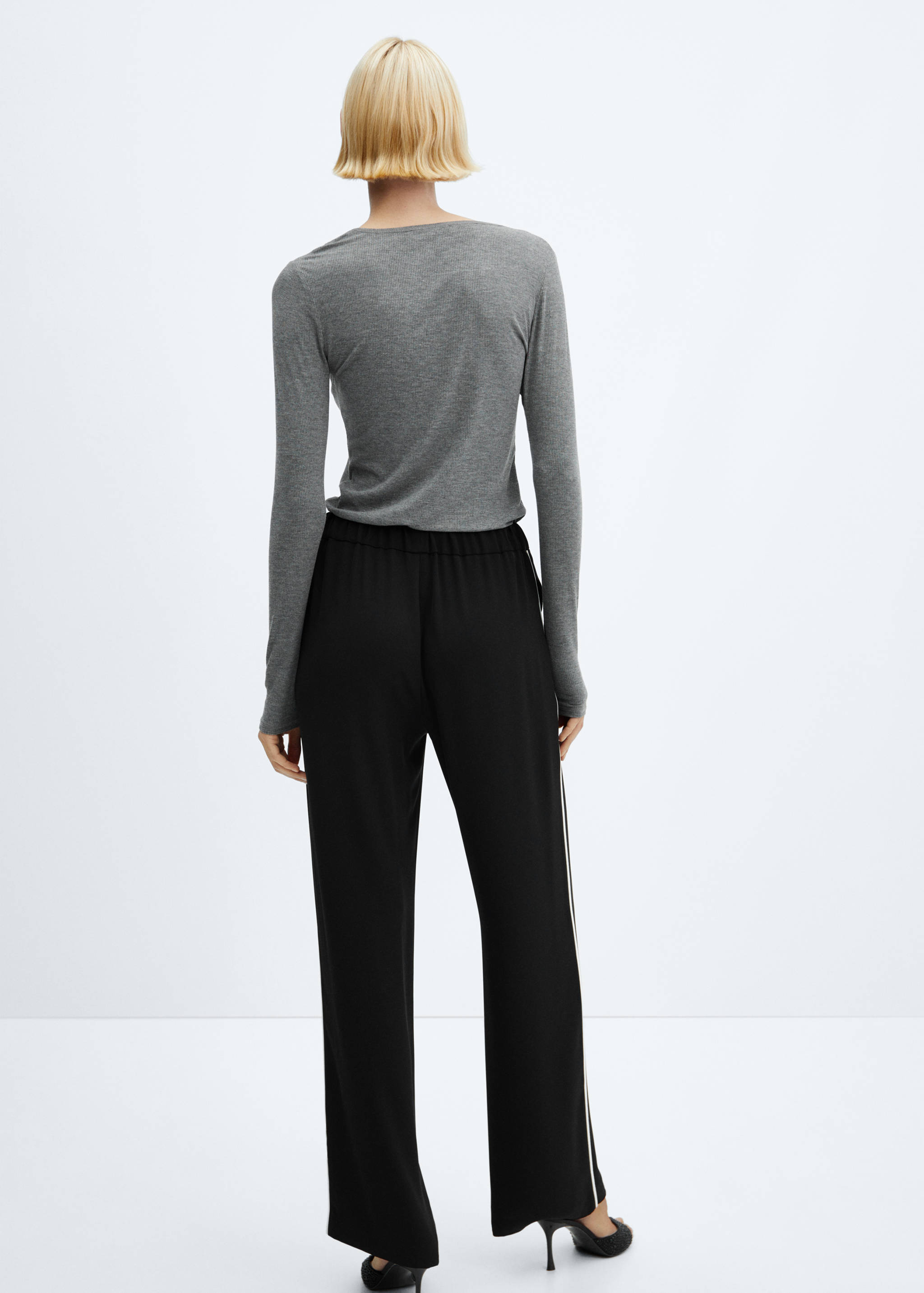 Elastic waist trousers - Reverse of the article