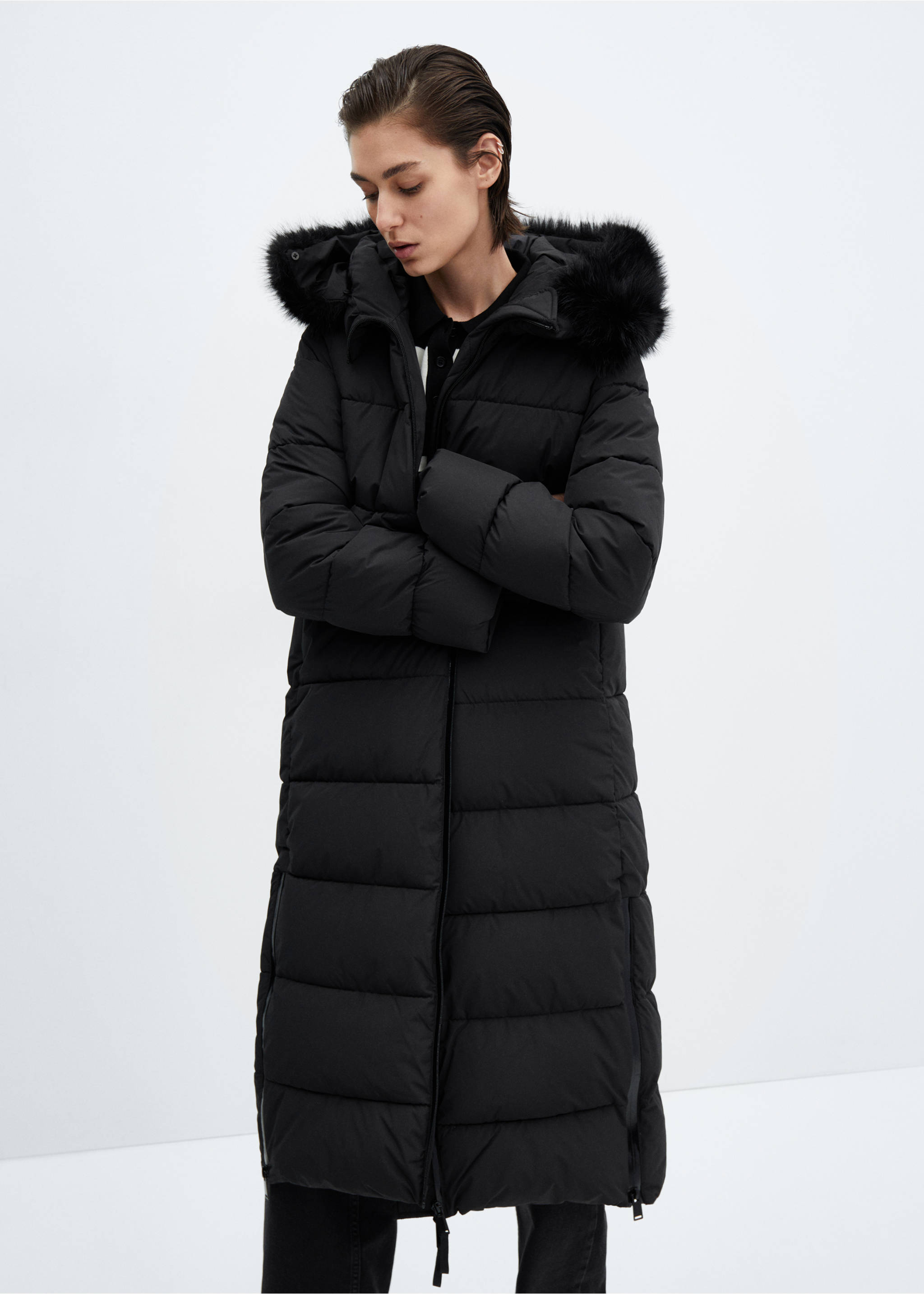 Puffer coat with fur-effect hood - Medium plane, Black. Ref: 67090646-00.