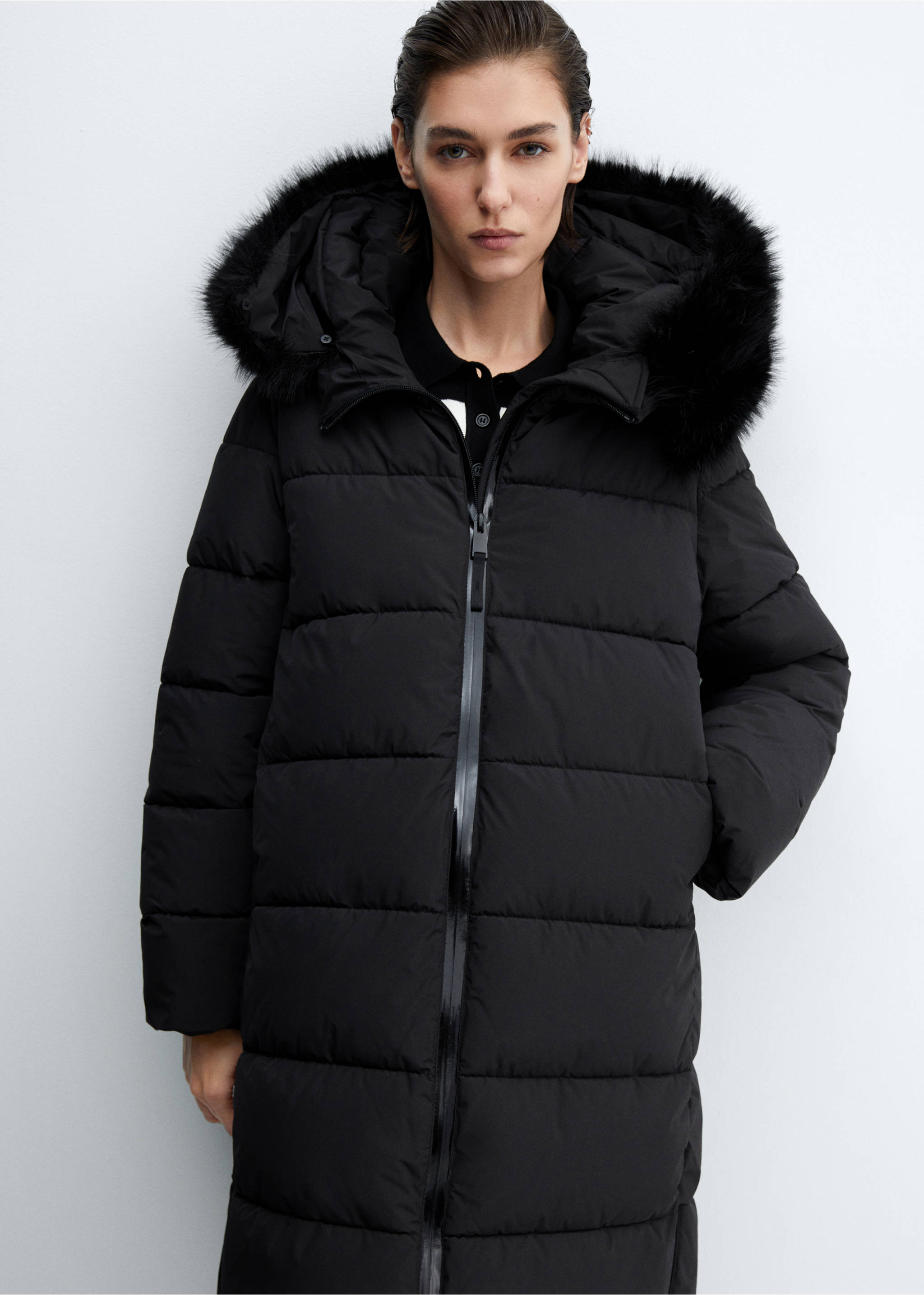Puffer coat with fur-effect hood - Details of the article 3, Black. Ref: 67090646-00.