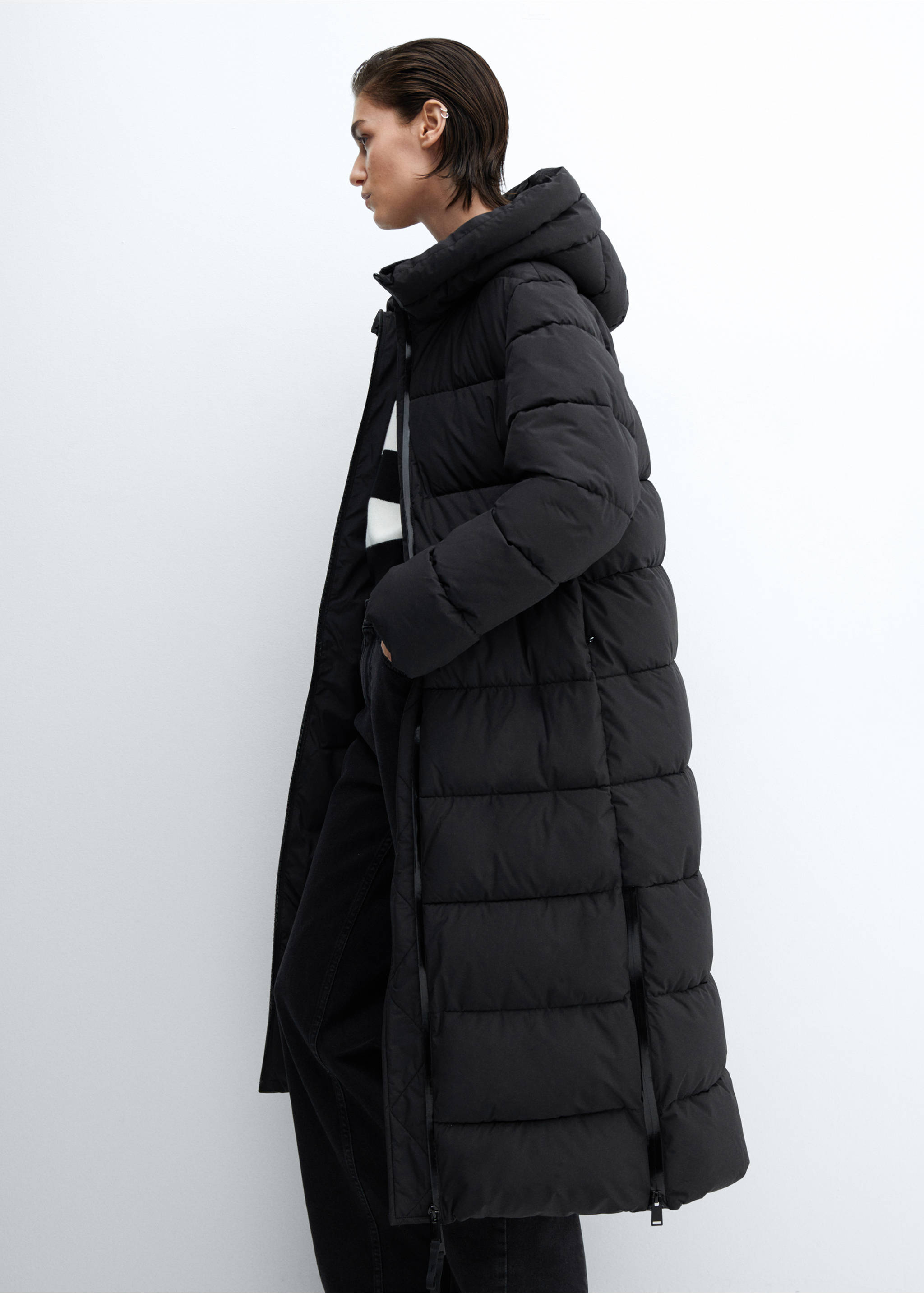 Puffer coat with fur-effect hood - Details of the article 2, Black. Ref: 67090646-00.