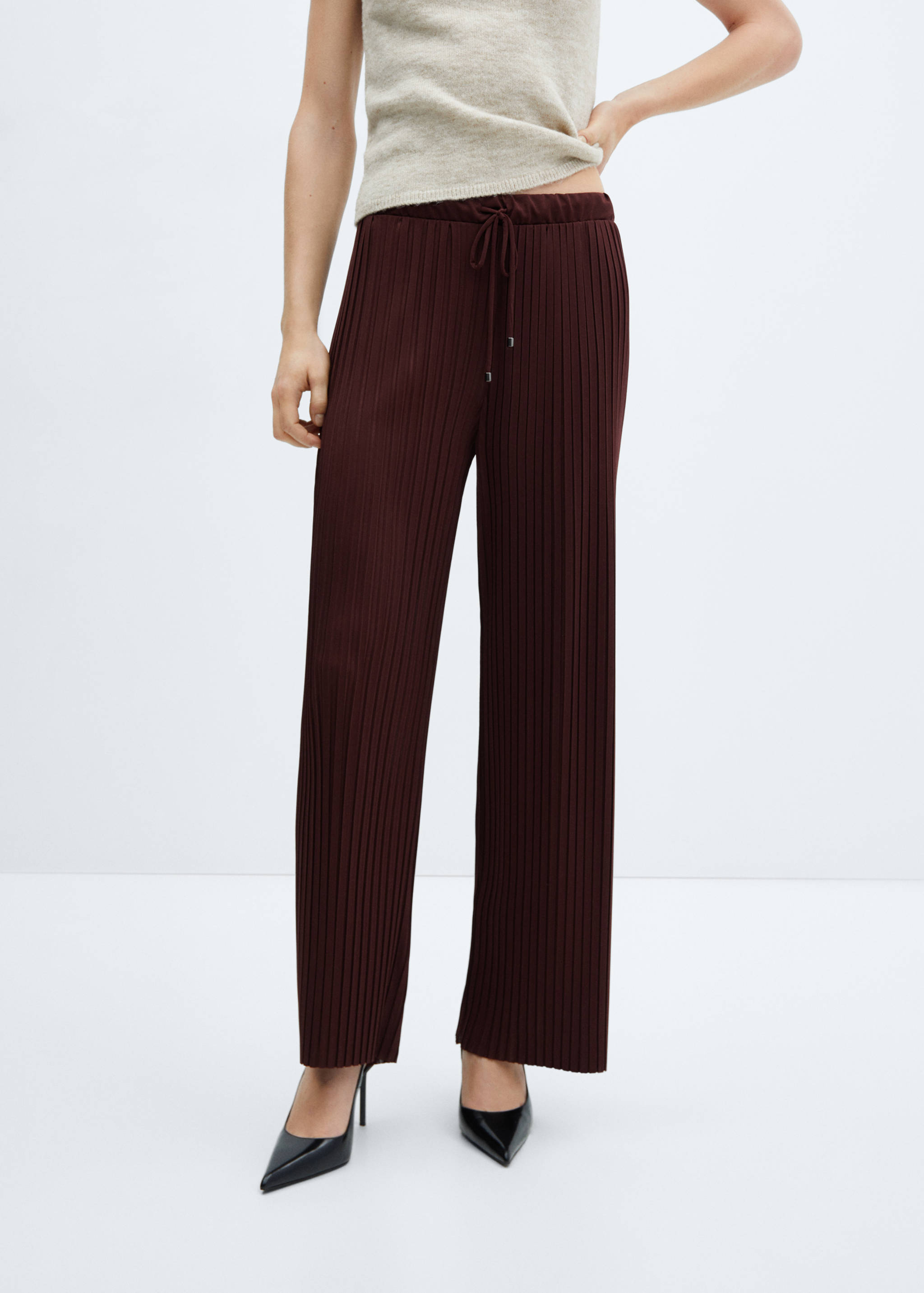 Pantalon droit plissé - Plan moyen