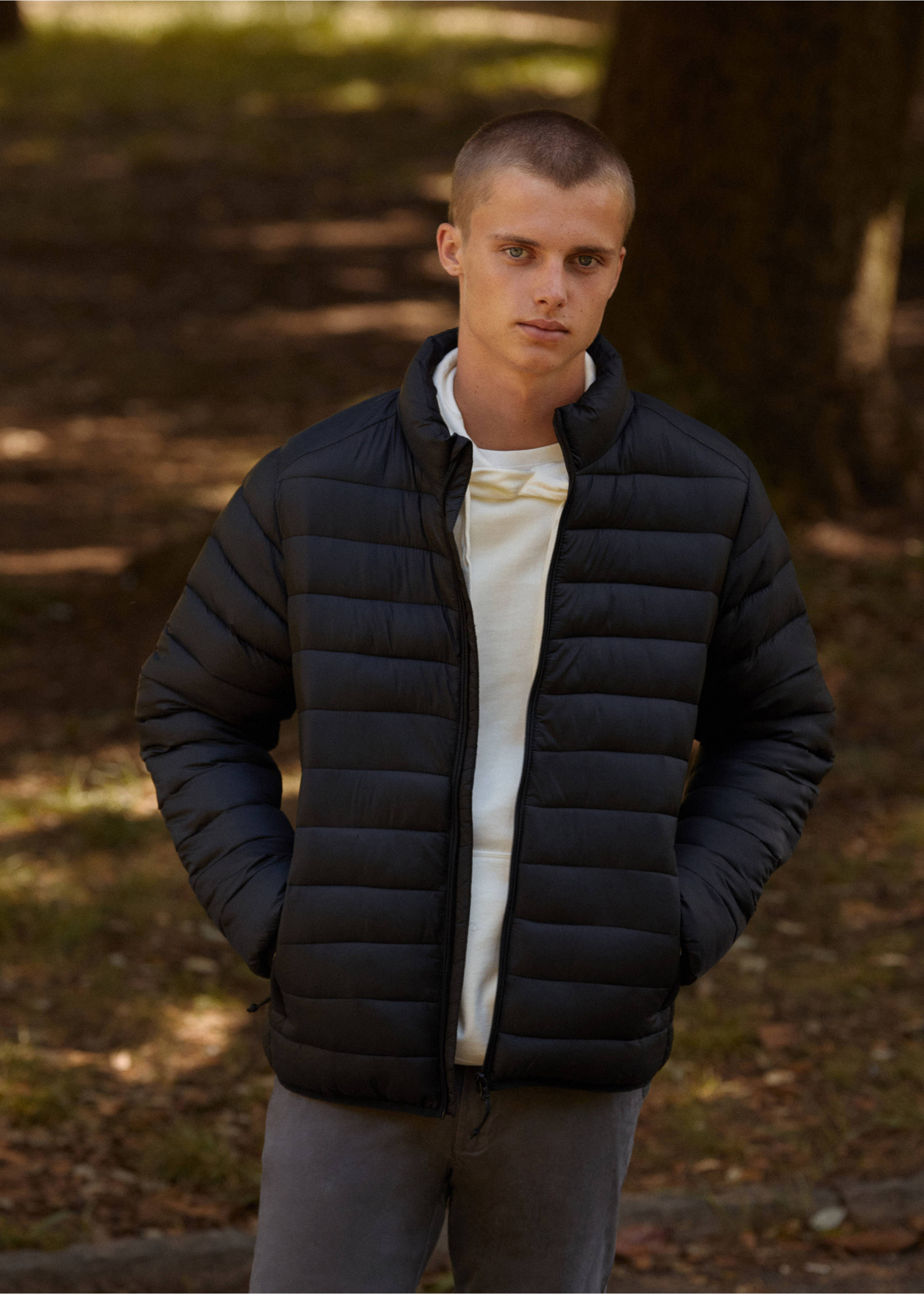 Steppanorak mit Zip - Detail des Artikels 5, Schwarz. Ref: 67090676-00.