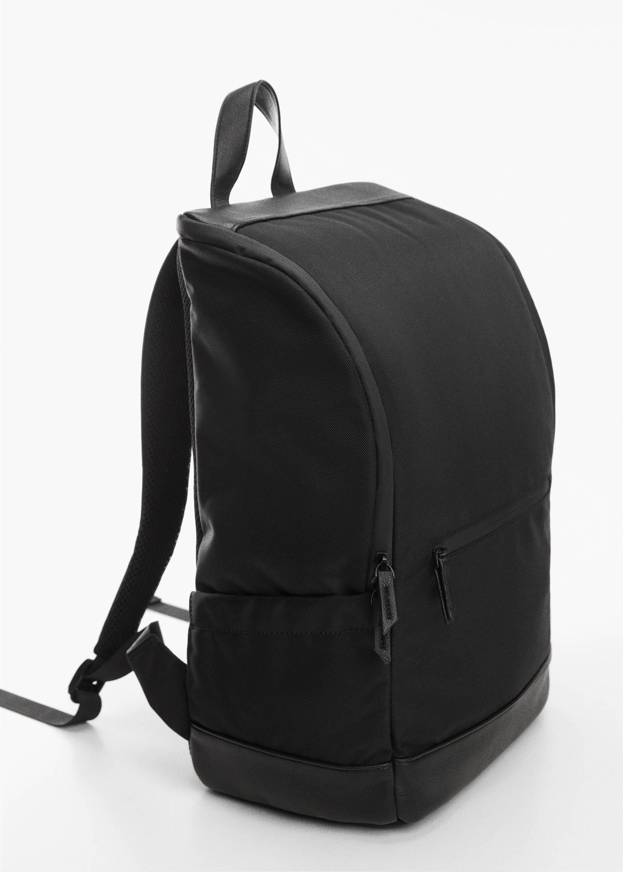 Rucksack mit Details in Leder-Optik - Mittlere Ansicht