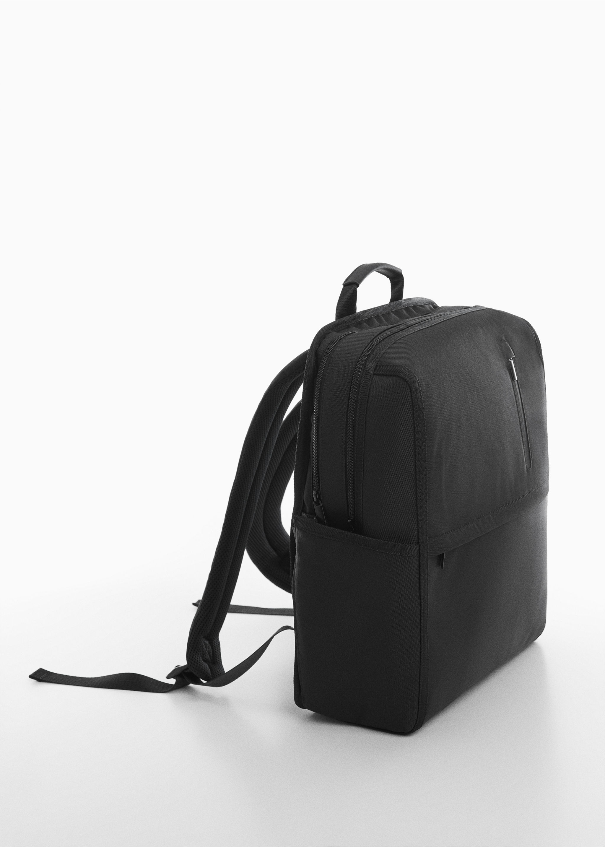 Rucksack mit Details in Leder-Optik - Mittlere Ansicht